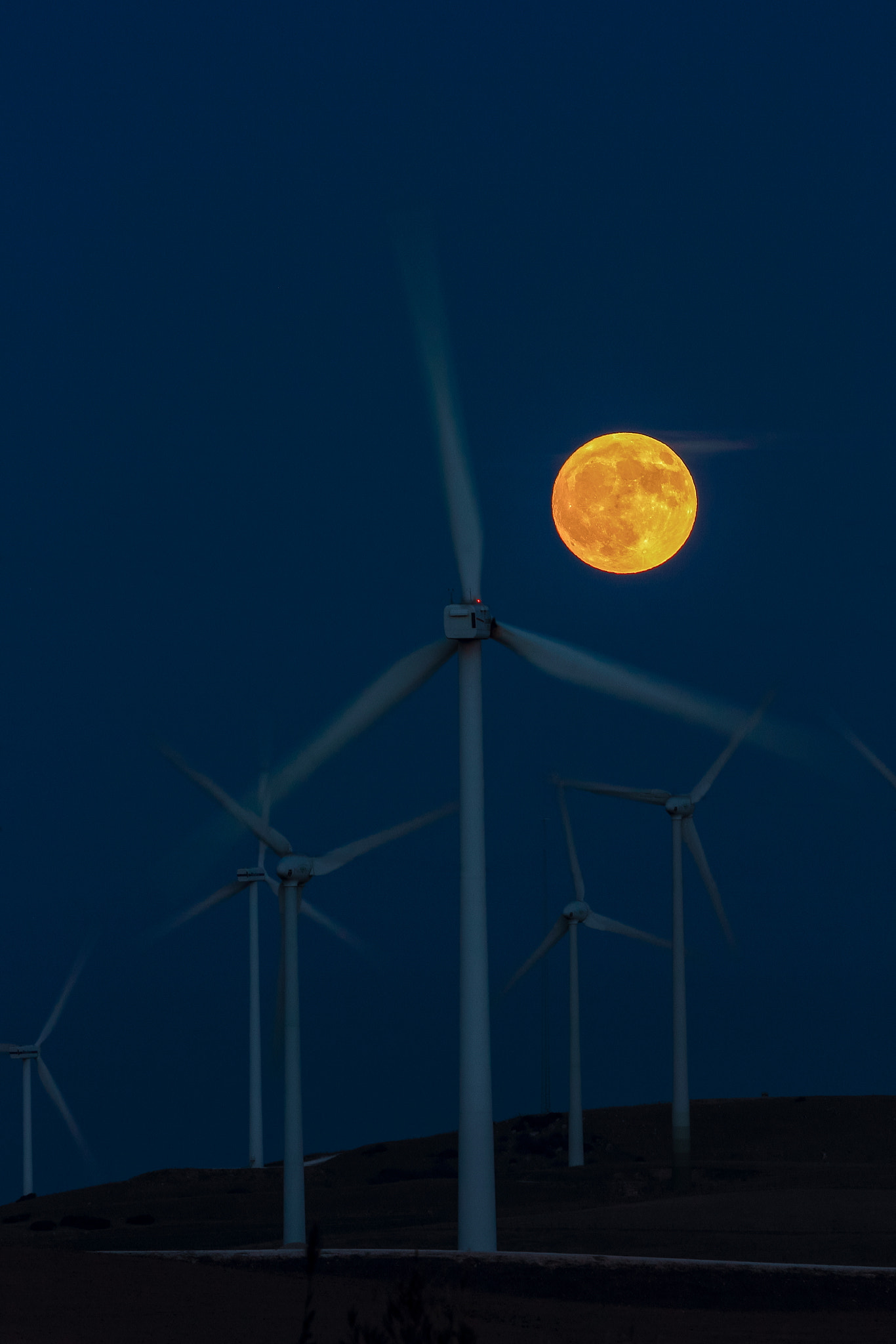 Canon EF 70-200mm F4L IS USM sample photo. Energía lunar photography