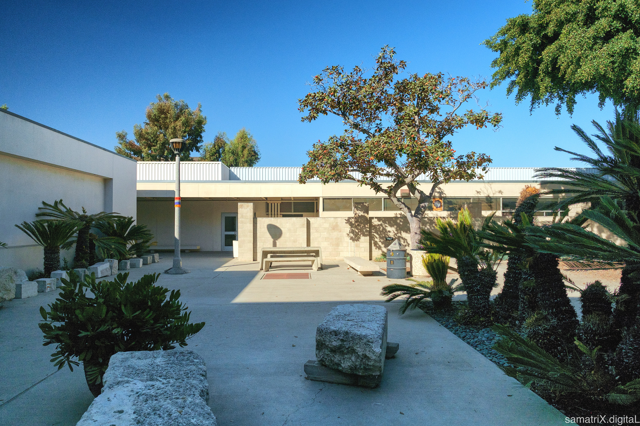 Fujifilm X-Pro1 + Fujifilm XF 14mm F2.8 R sample photo. Csulb courtyard photography