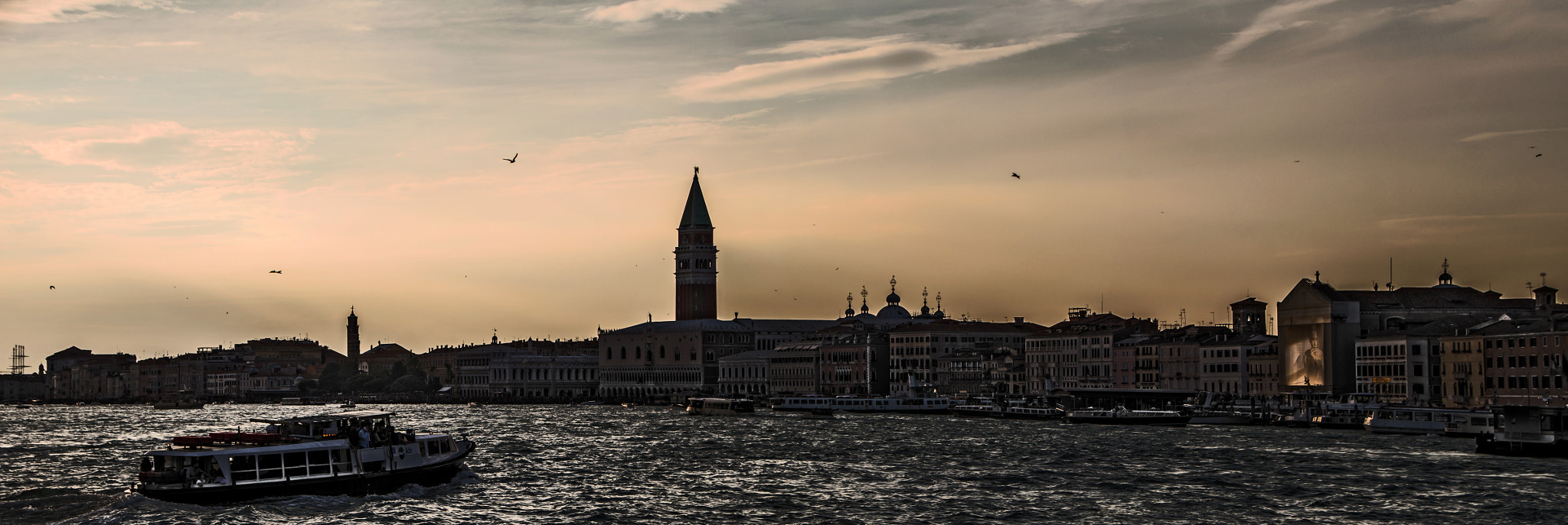 Canon EOS 100D (EOS Rebel SL1 / EOS Kiss X7) sample photo. Venice panorama photography