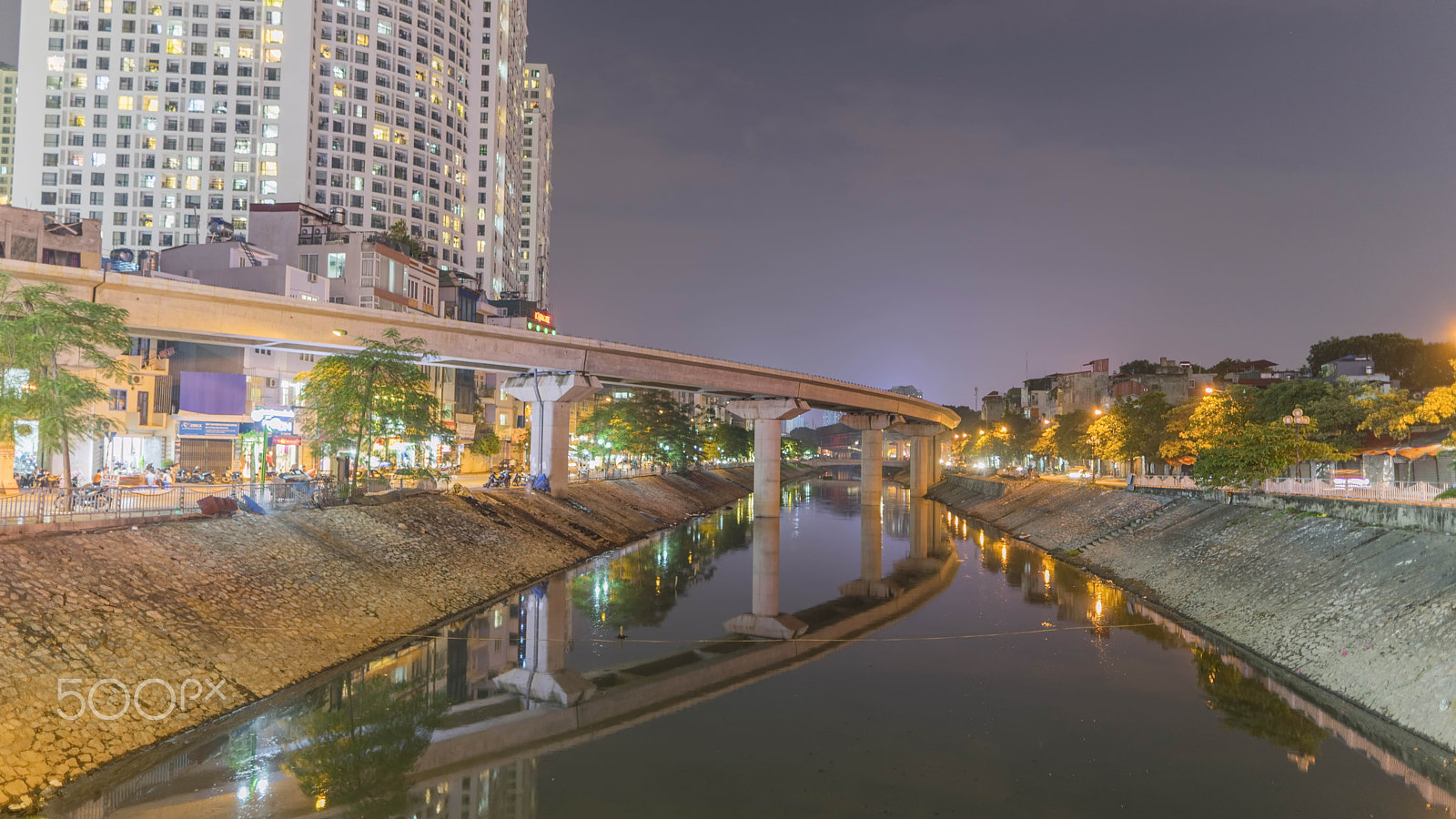Sigma 24mm F1.4 DG HSM Art sample photo. Hanoi metro train photography