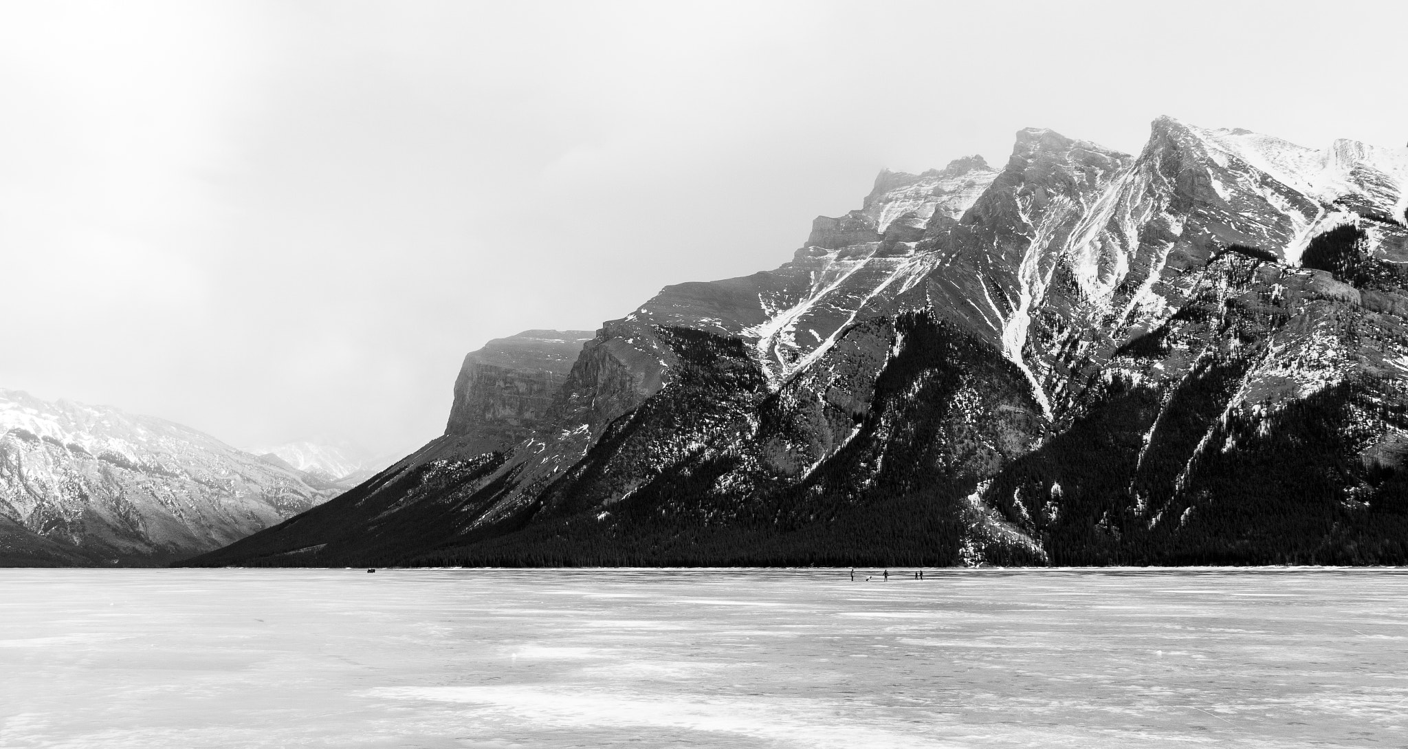 Canon EOS 550D (EOS Rebel T2i / EOS Kiss X4) sample photo. Icy minnewanka photography