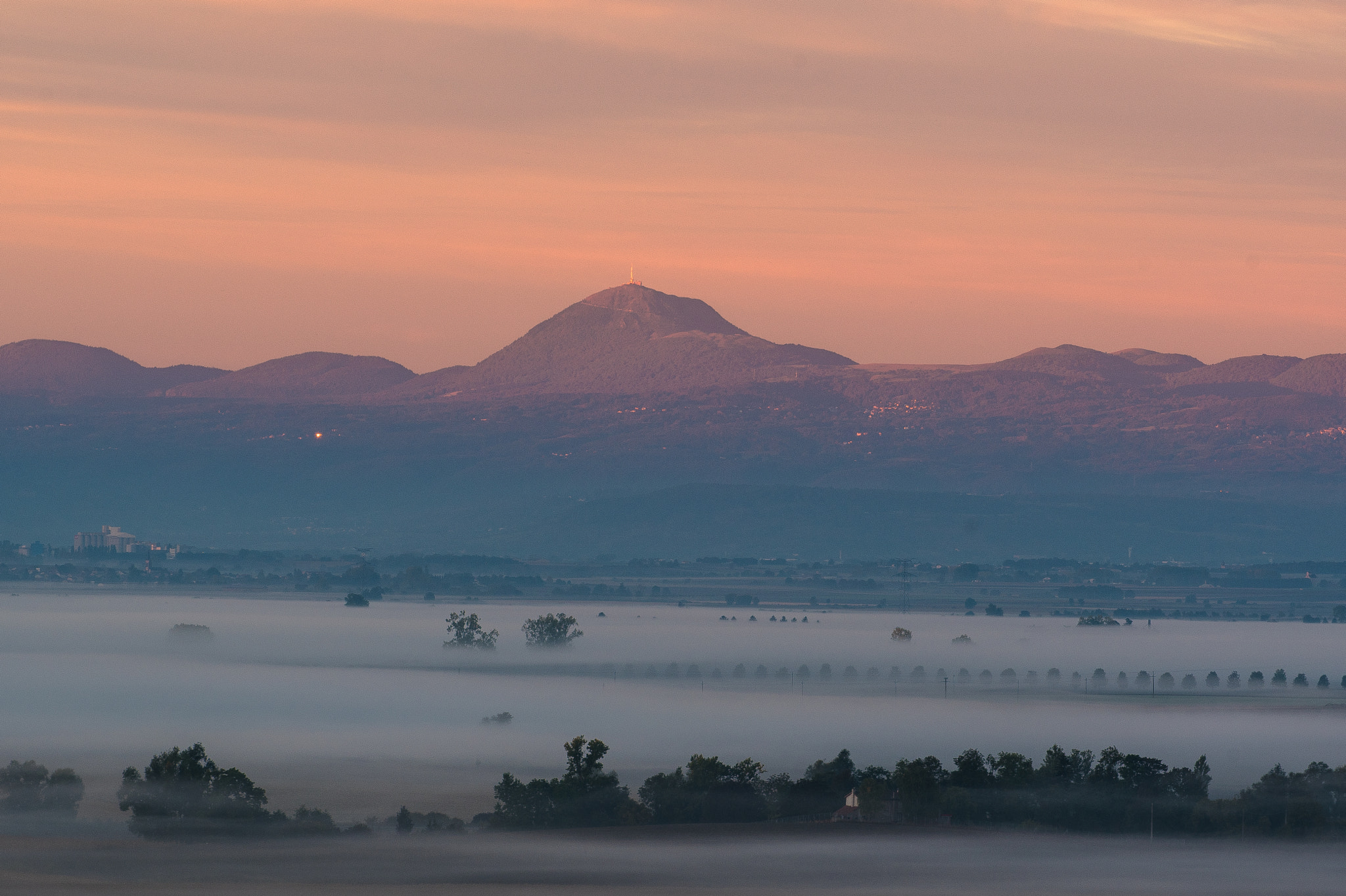 Nikon D500 sample photo. Sunrise on puy de dôme photography