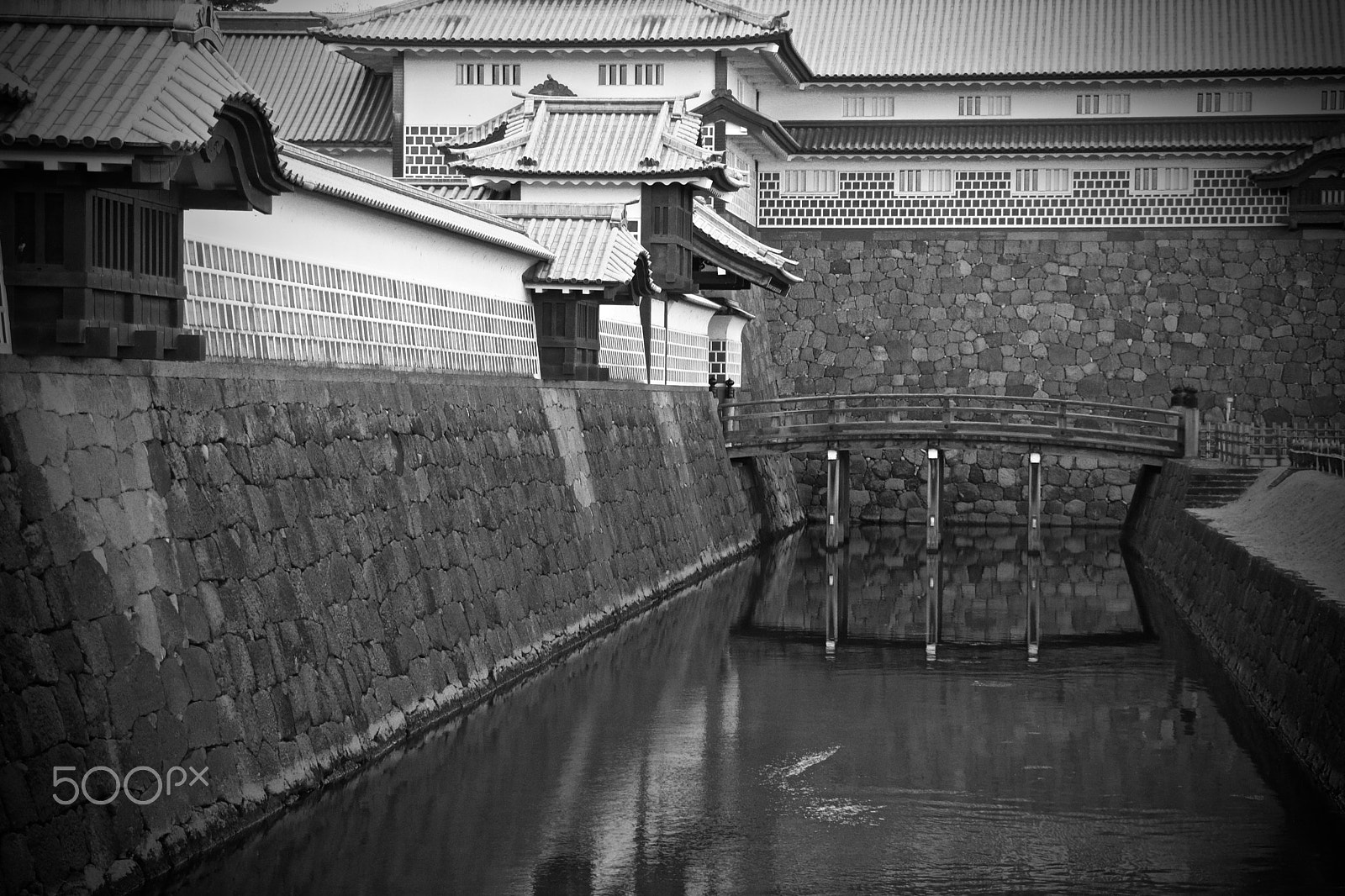 Canon EOS 760D (EOS Rebel T6s / EOS 8000D) + Canon EF-S 18-135mm F3.5-5.6 IS STM sample photo. Kanazawa castle, japan photography