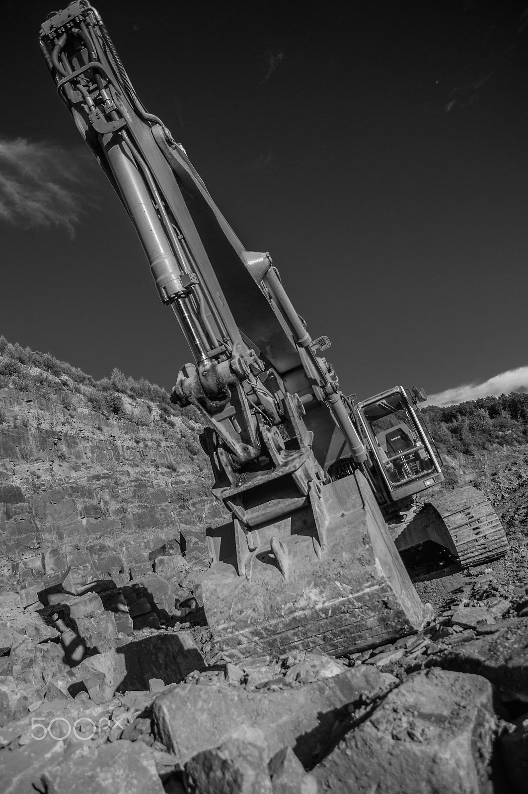 Sony SLT-A55 (SLT-A55V) sample photo. Excavator in a quarry photography