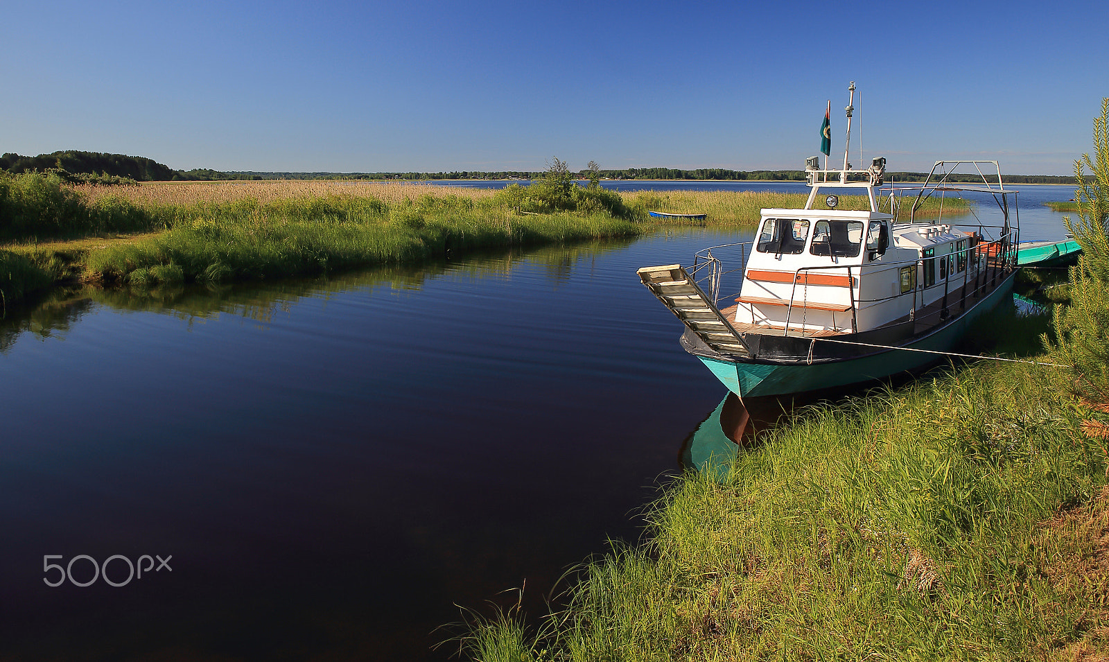 Canon EF 28-80mm f/2.8-4L sample photo. The summer morning on a lake_landscape_10_2016 photography