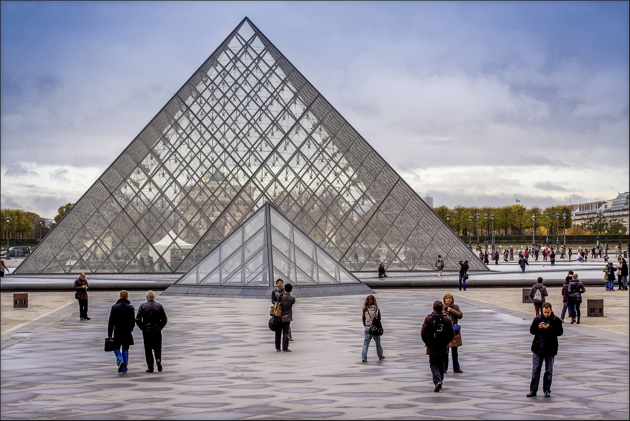 Canon EOS 50D + Canon EF 50mm F1.4 USM sample photo. Louvre photography