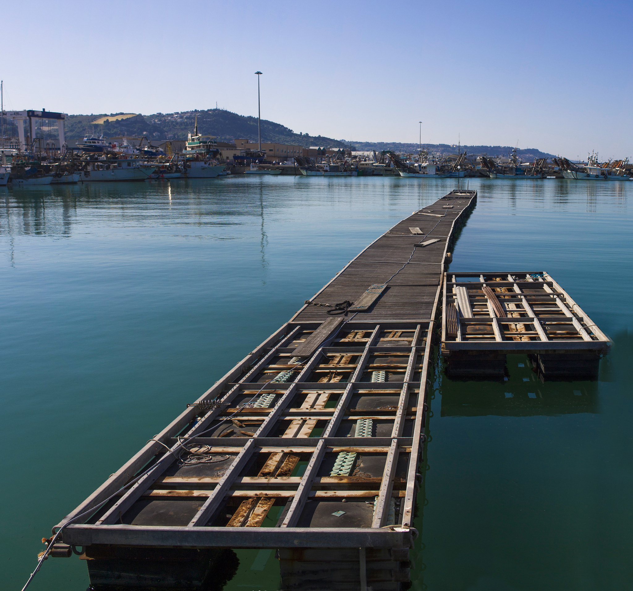 Canon EF-S 24mm F2.8 STM sample photo. Pontile in rifacimento... photography