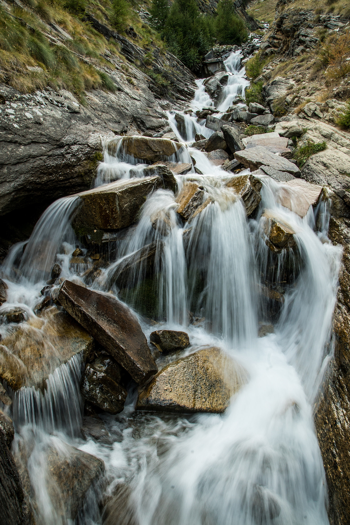 24-105mm F4 G SSM OSS sample photo. Waterfall from the mountain river photography