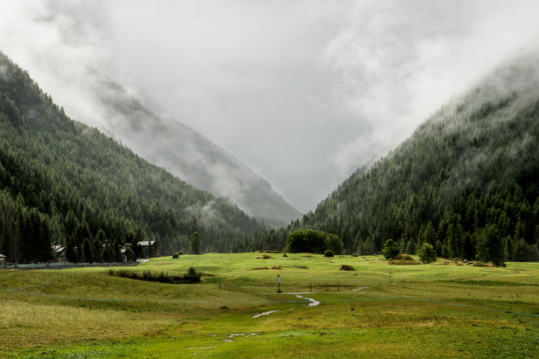 24-105mm F4 G SSM OSS sample photo. Valley in the clouds photography