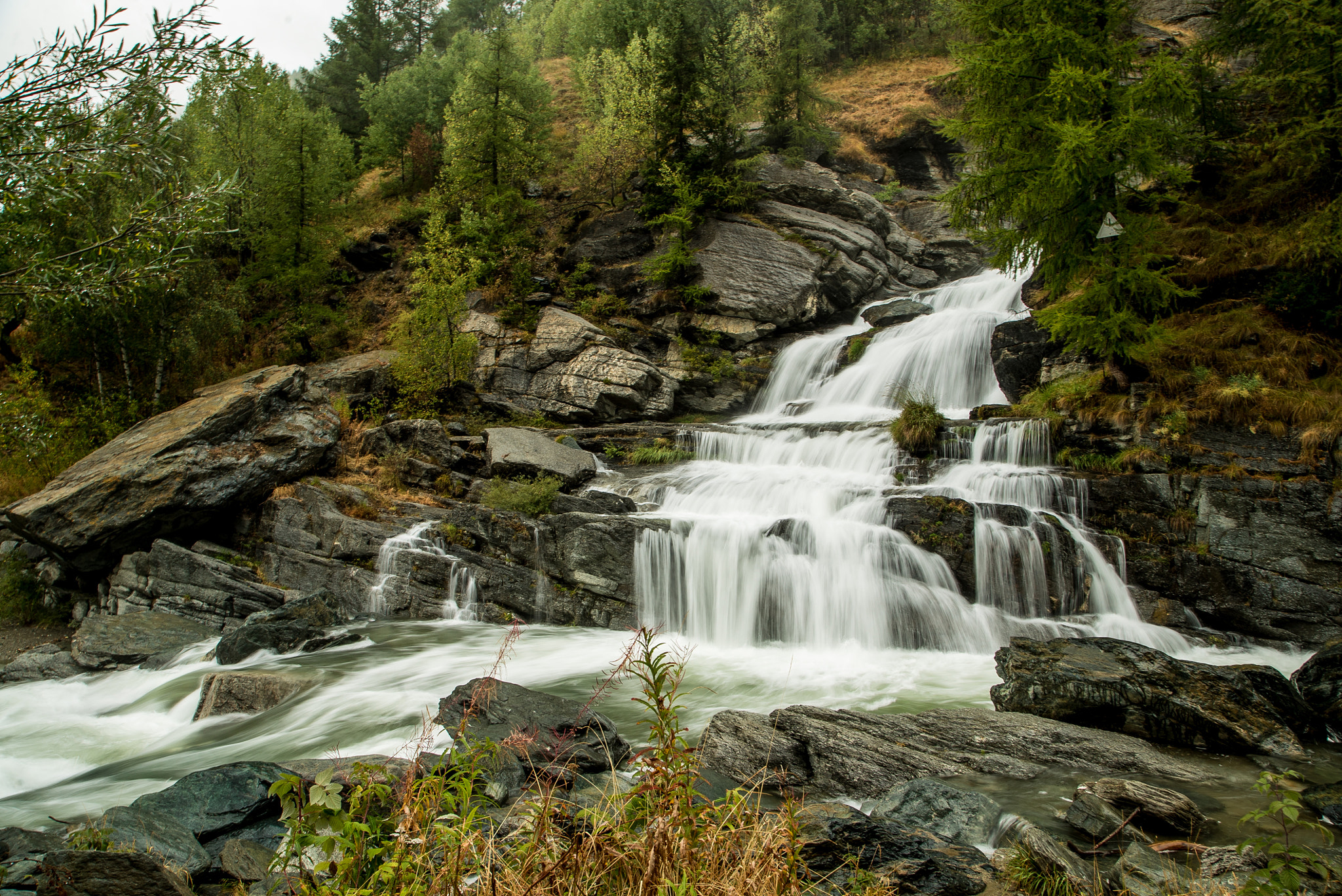 24-105mm F4 G SSM OSS sample photo. Lillaz waterfalls photography