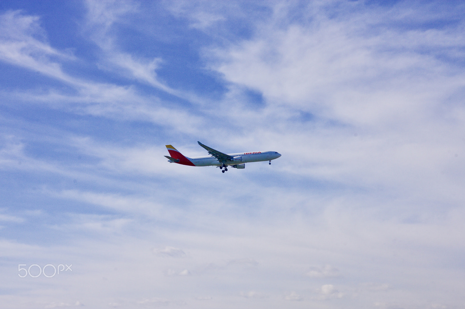 Canon EOS 40D + Sigma 18-50mm f/2.8 Macro sample photo. Landing airplane photography