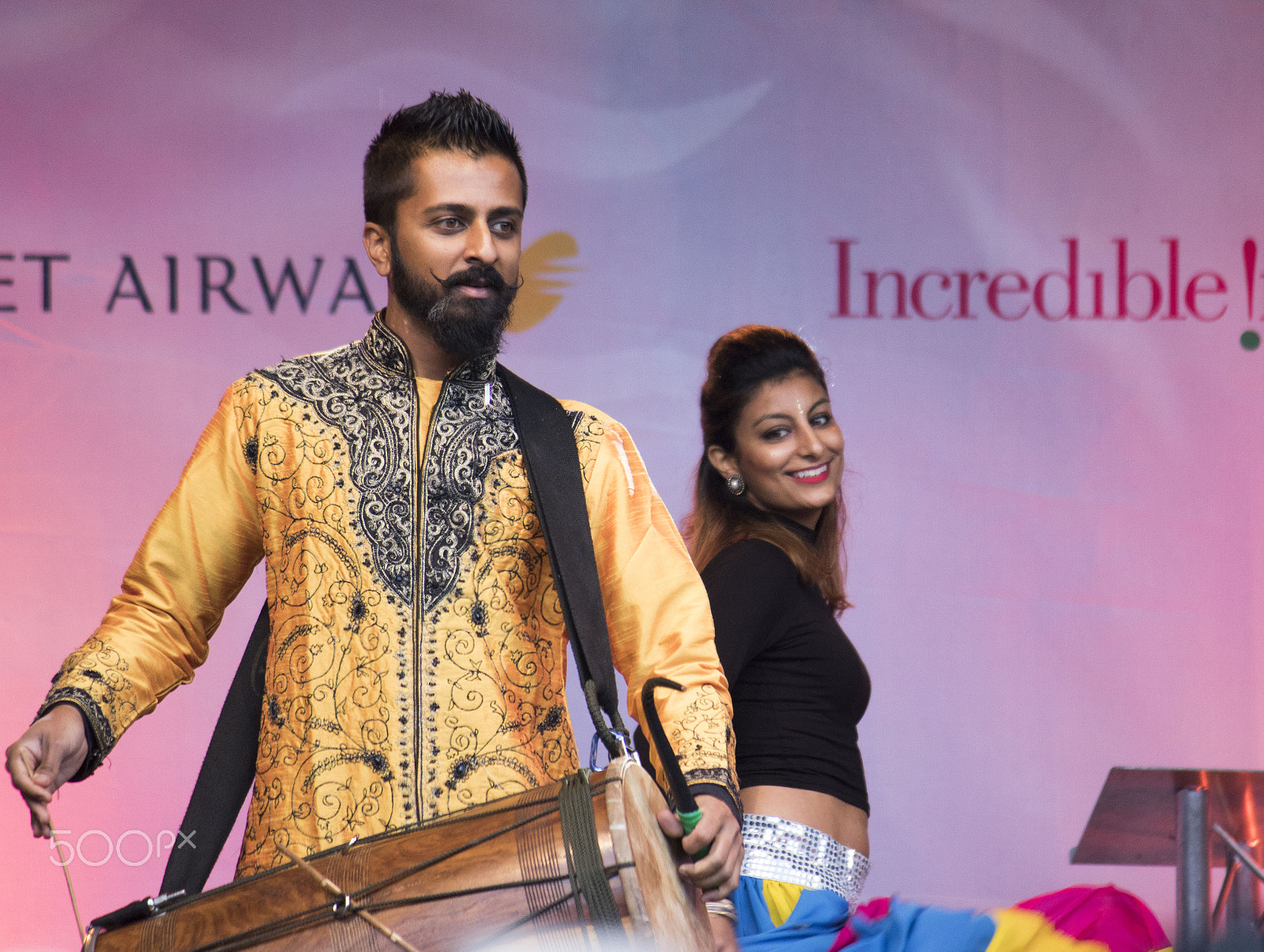 Canon EF-S 55-250mm F4-5.6 IS sample photo. A musician at london diwali célébrations photography