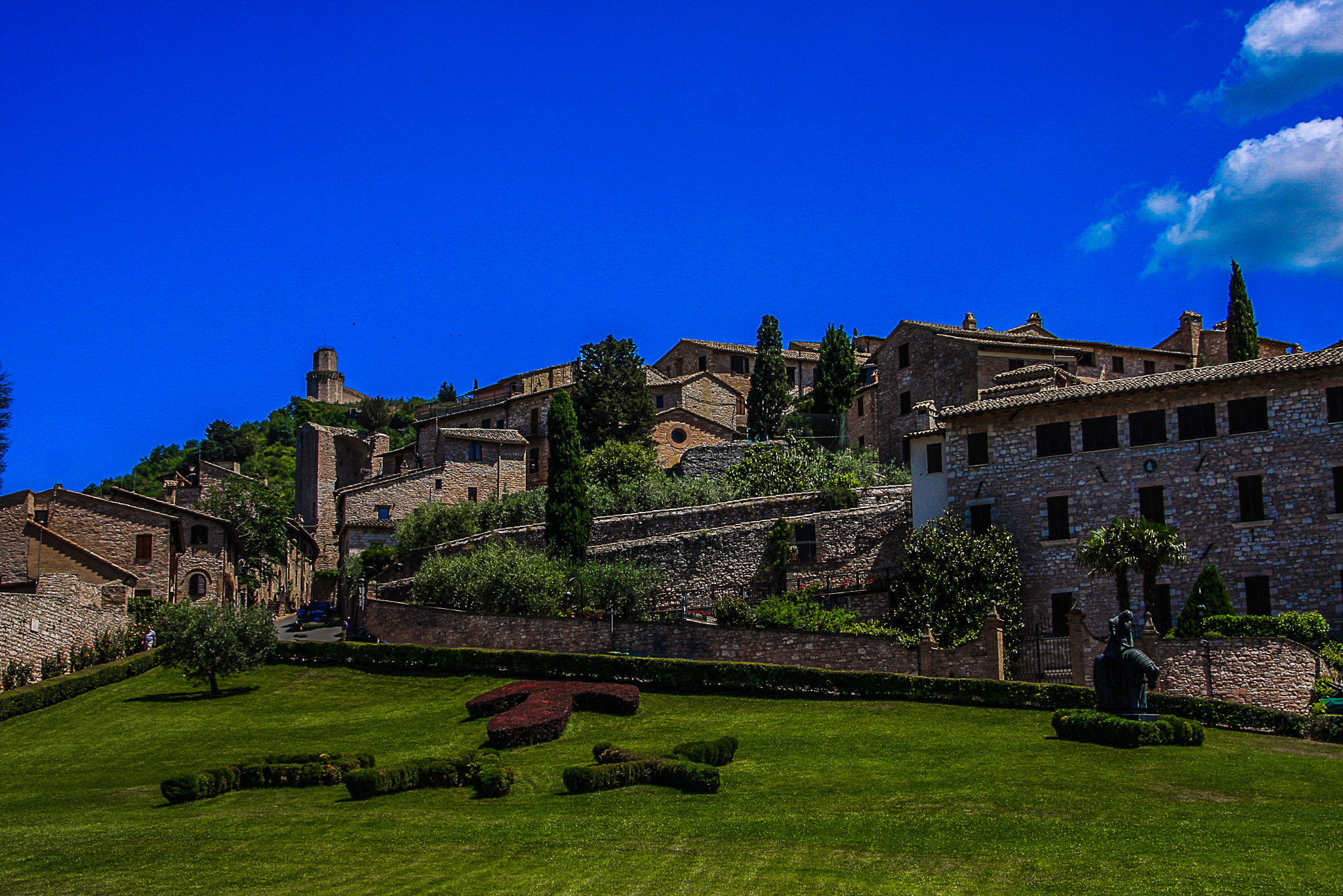 Canon EOS 40D + Sigma 18-250mm F3.5-6.3 DC OS HSM sample photo. Assisi italy photography