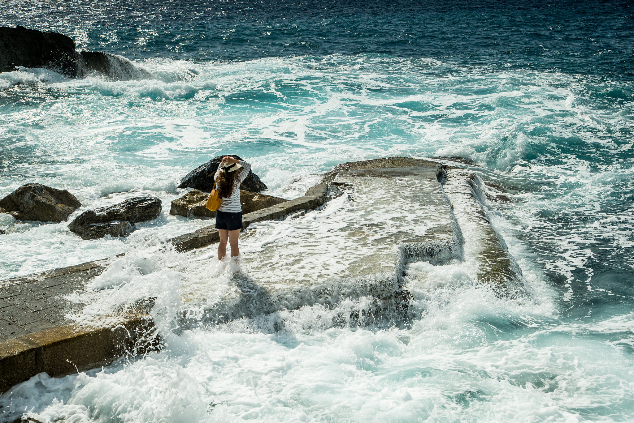 24-105mm F4 G SSM OSS sample photo. Submerged into water photography
