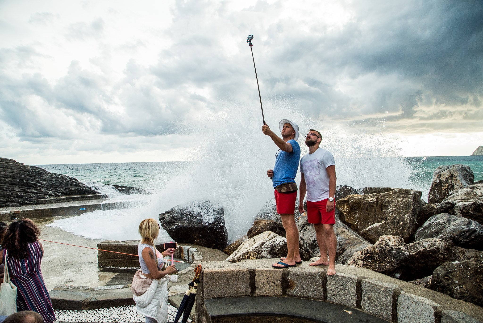 24-105mm F4 G SSM OSS sample photo. Tourists & selfie sticks :) photography