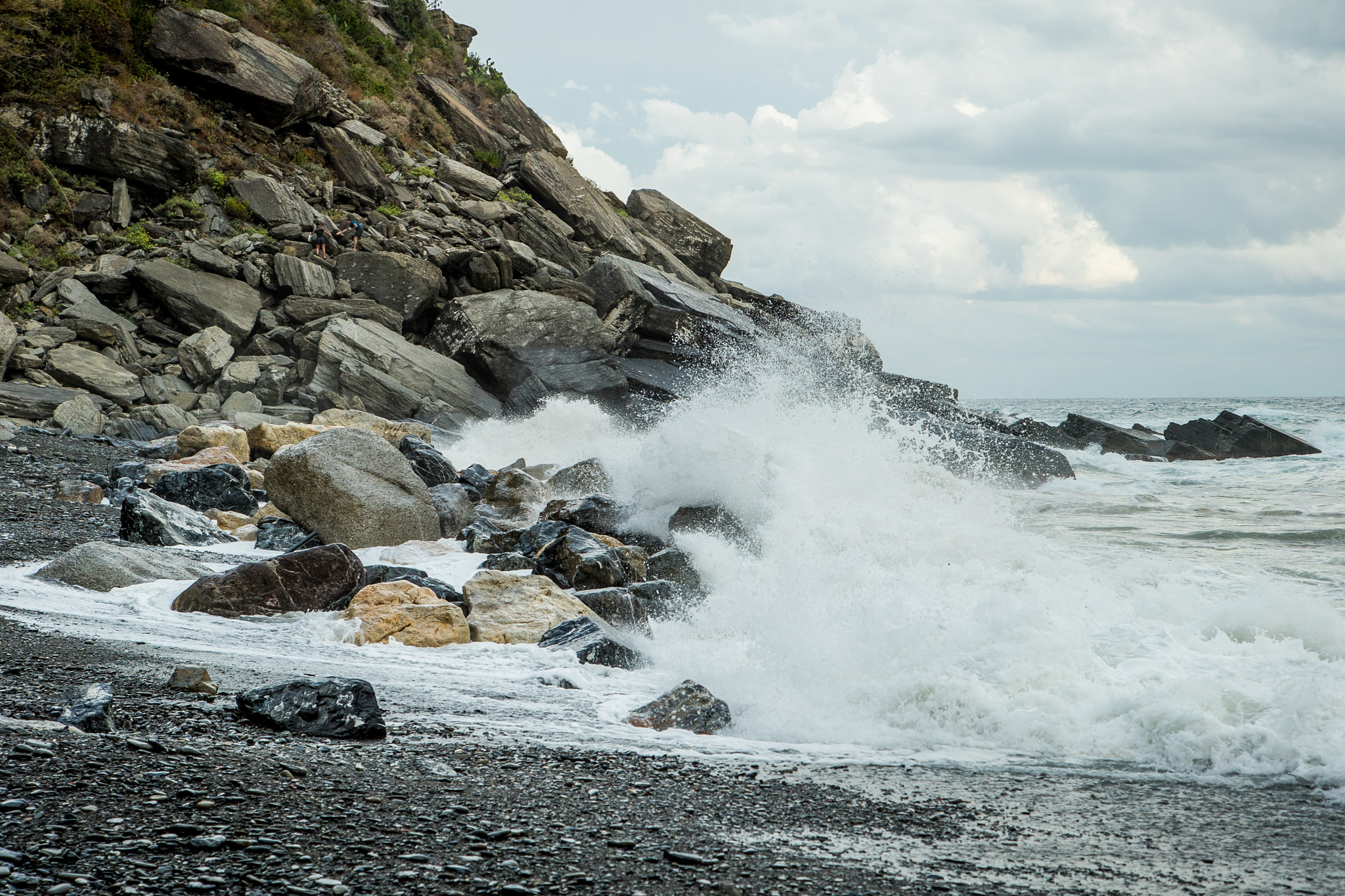 24-105mm F4 G SSM OSS sample photo. Rocky beach photography