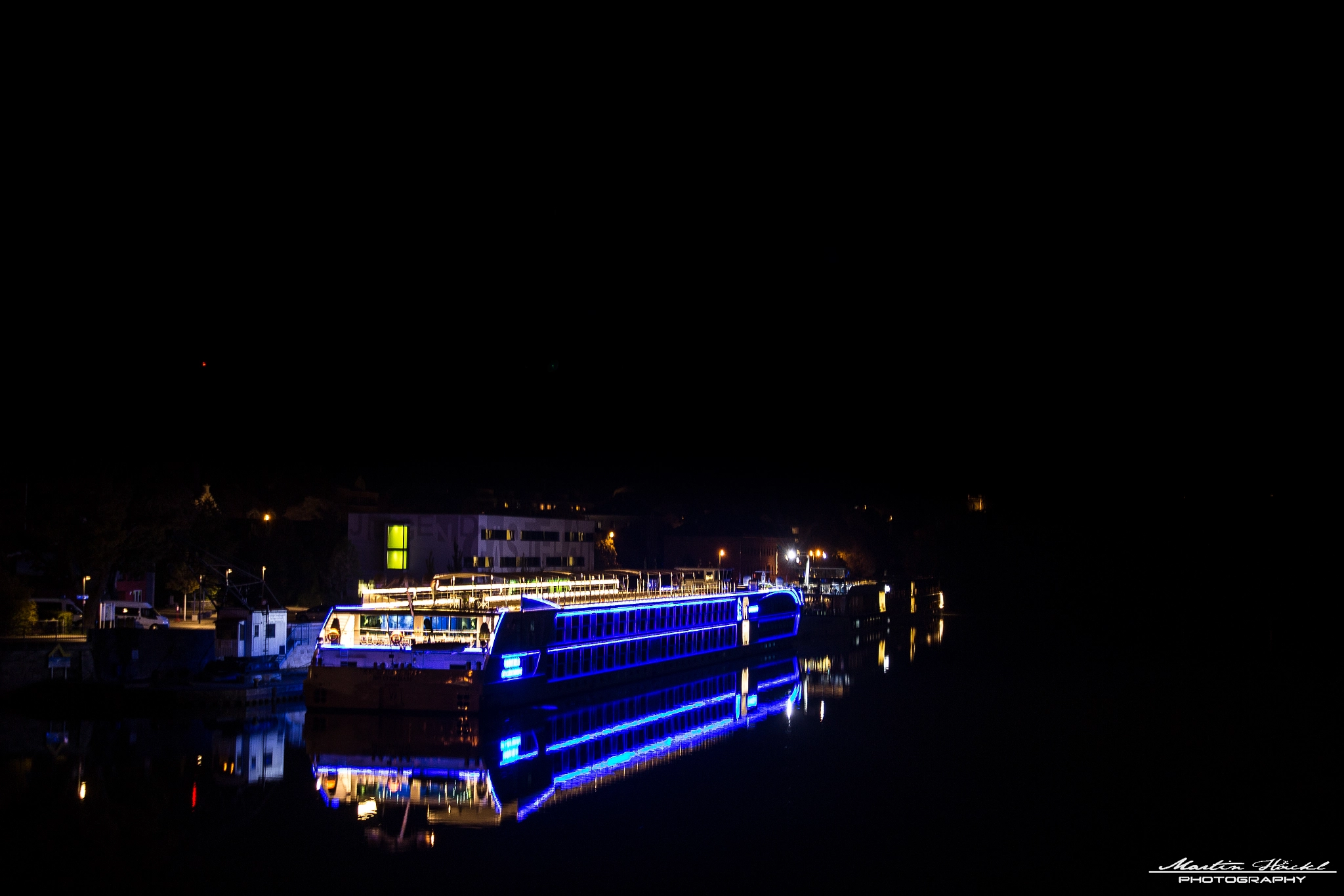 Canon EOS 100D (EOS Rebel SL1 / EOS Kiss X7) sample photo. Blue boat photography