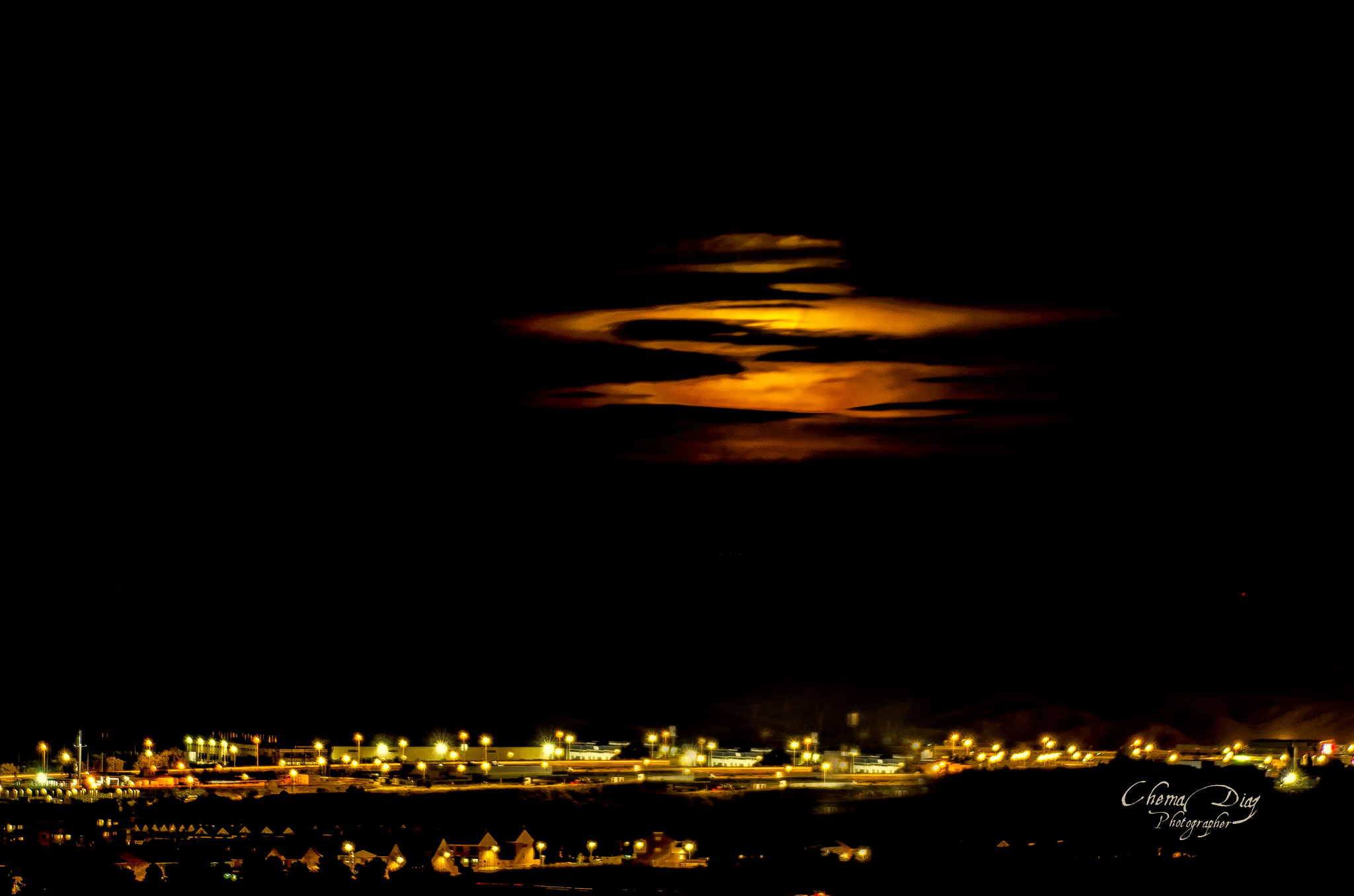 Nikon D7000 + Sigma 50-500mm F4-6.3 EX APO RF HSM sample photo. Superluna , supertimida de hoy. photography