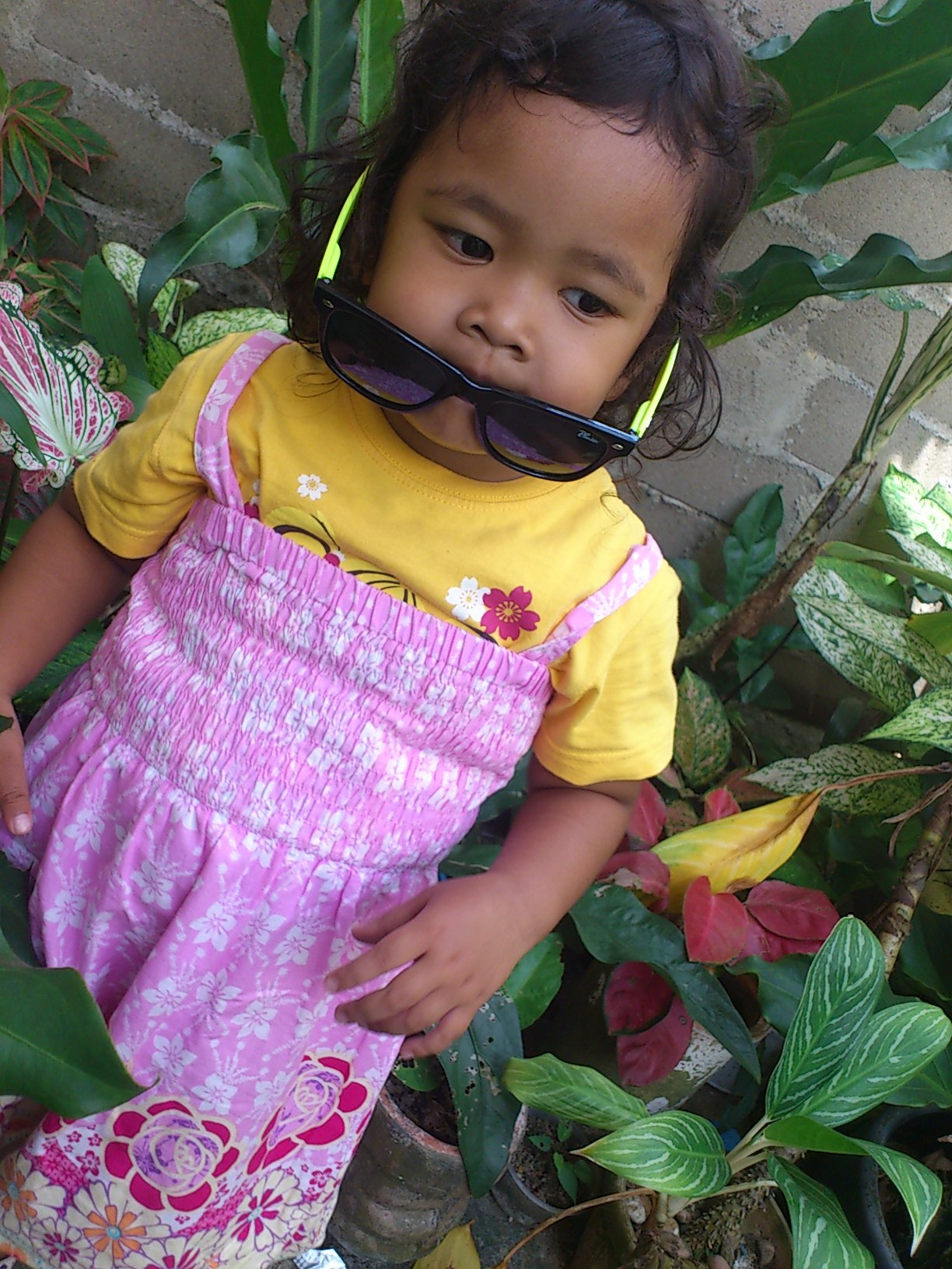 Sony Ericsson Xperia ray sample photo. Too big sun-glasses photography