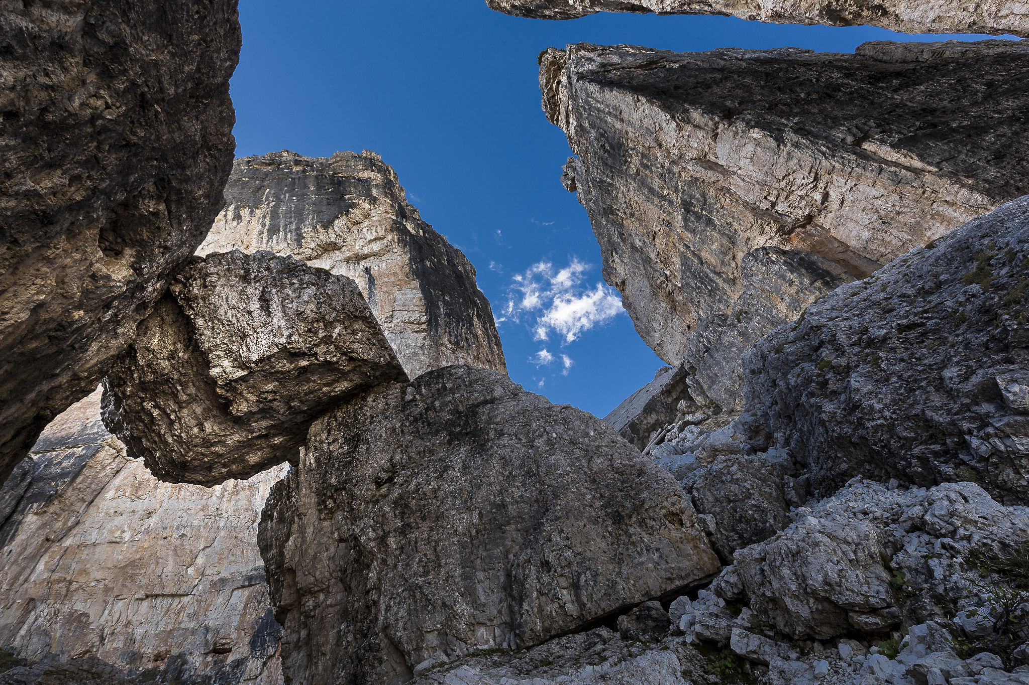 Canon EOS 6D + Canon EF 16-35mm F4L IS USM sample photo. Verticality, cinque torri photography