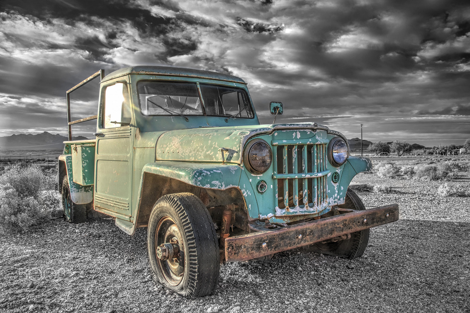 AF Zoom-Nikkor 28-105mm f/3.5-4.5D IF sample photo. Blue truck photography
