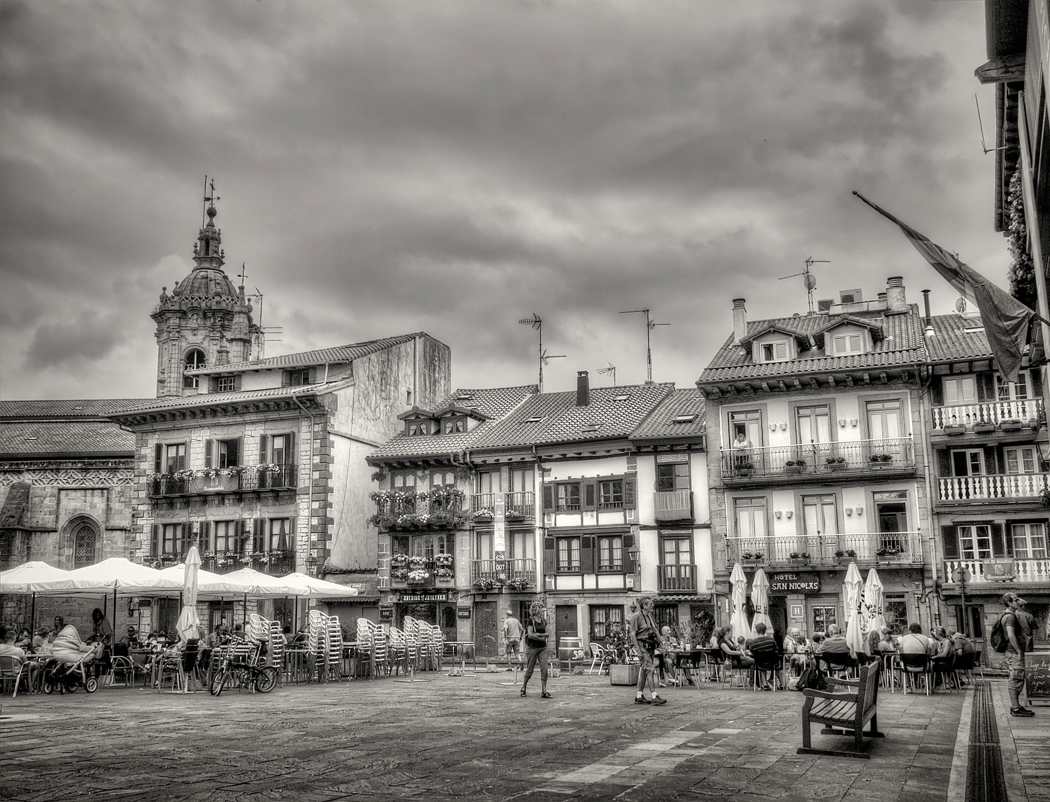 Olympus PEN E-PL1 sample photo. Hondarribia b&n photography