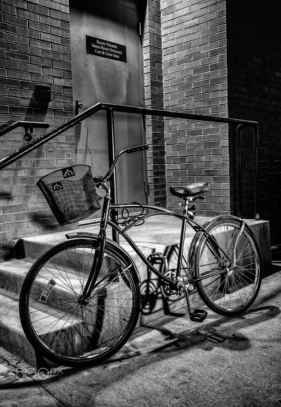 Canon EF-S 10-22mm F3.5-4.5 USM sample photo. Stage door ride photography