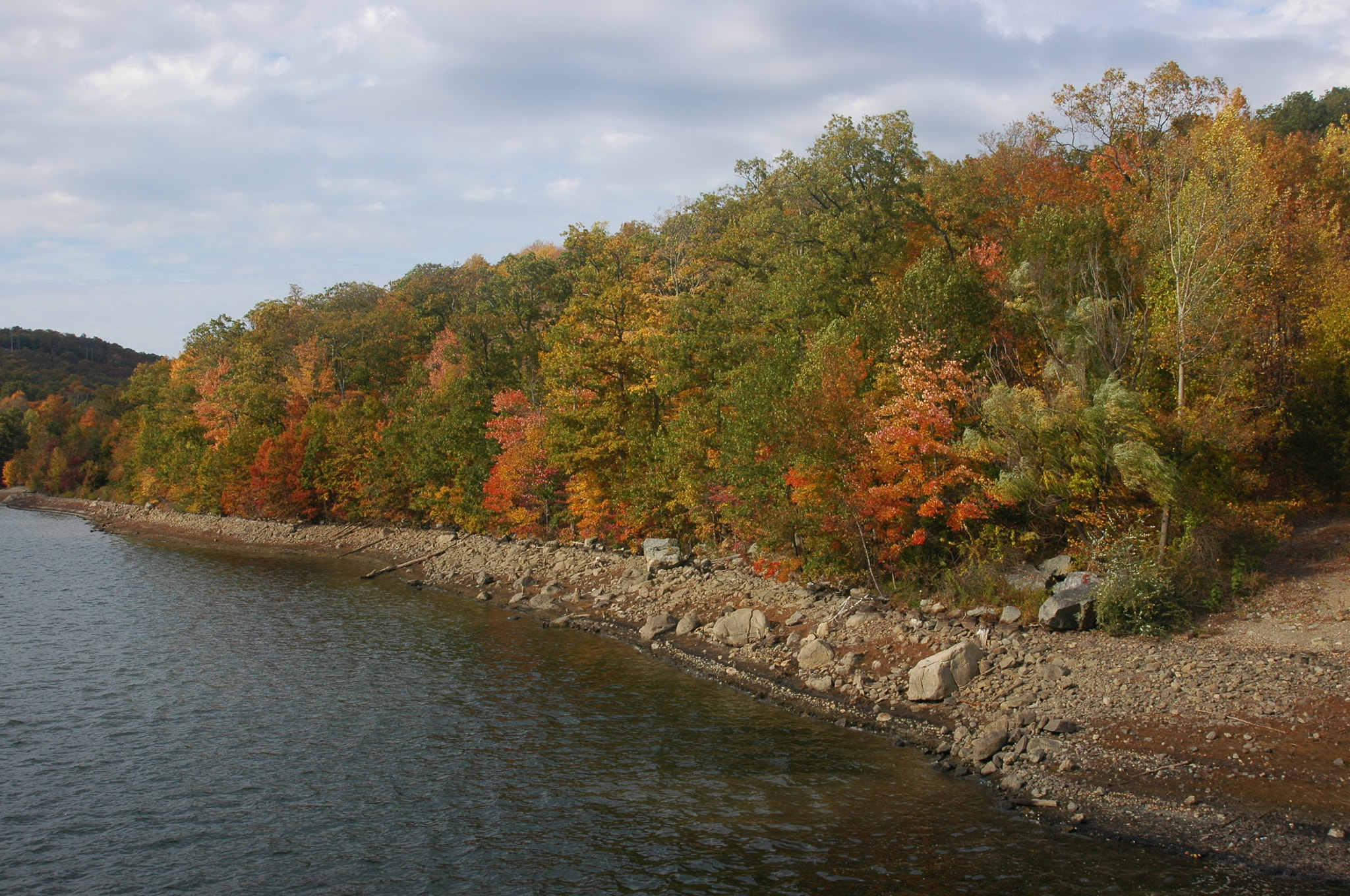 Nikon D70s + AF Zoom-Nikkor 24-120mm f/3.5-5.6D IF sample photo. Fall colors photography