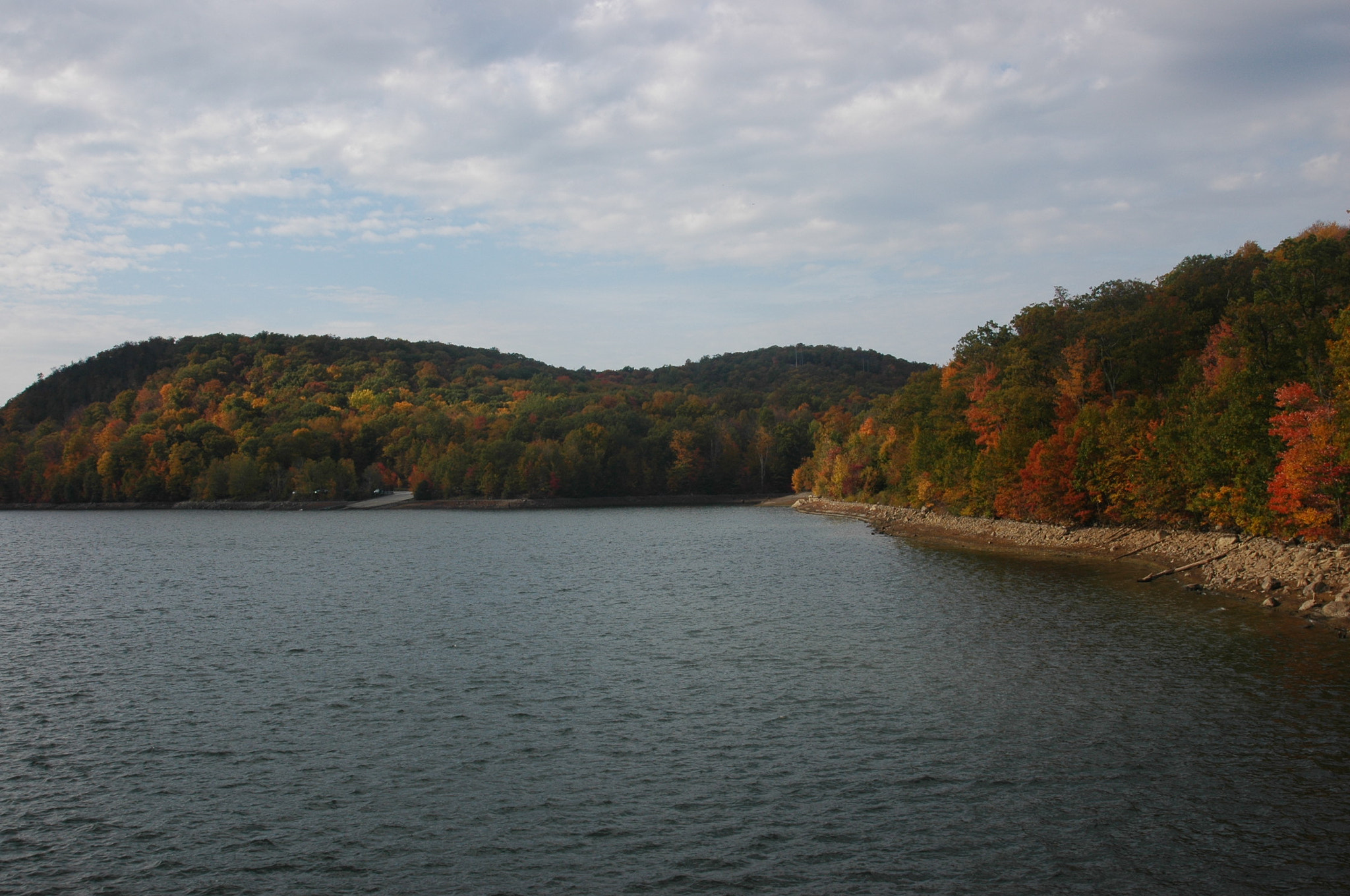 AF Zoom-Nikkor 24-120mm f/3.5-5.6D IF sample photo. Lake view photography