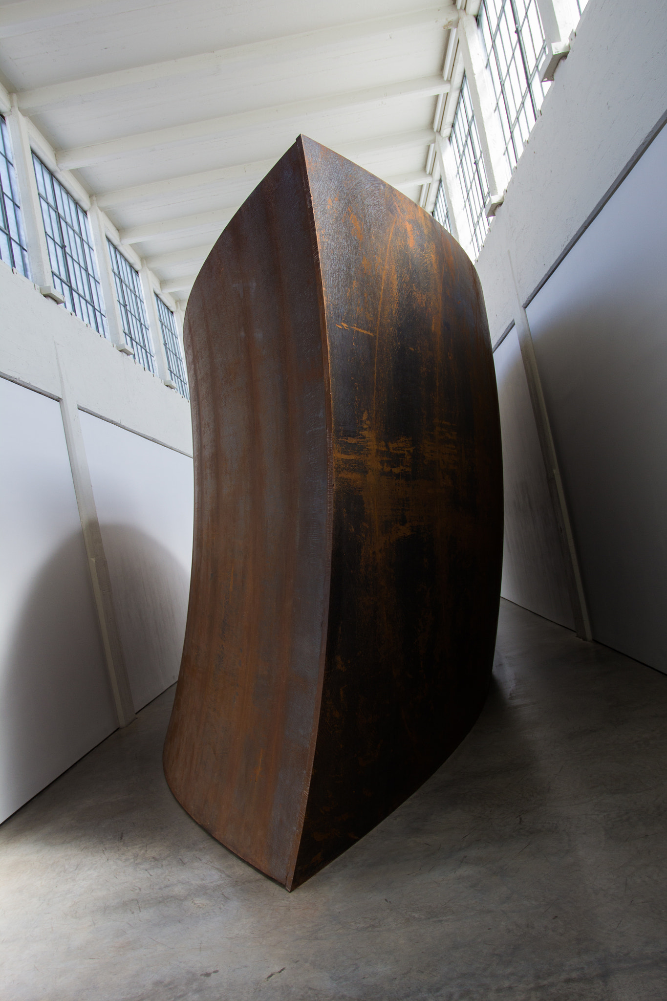 Canon EOS 600D (Rebel EOS T3i / EOS Kiss X5) + Canon EF 17-40mm F4L USM sample photo. Richard serra at dia:beacon photography