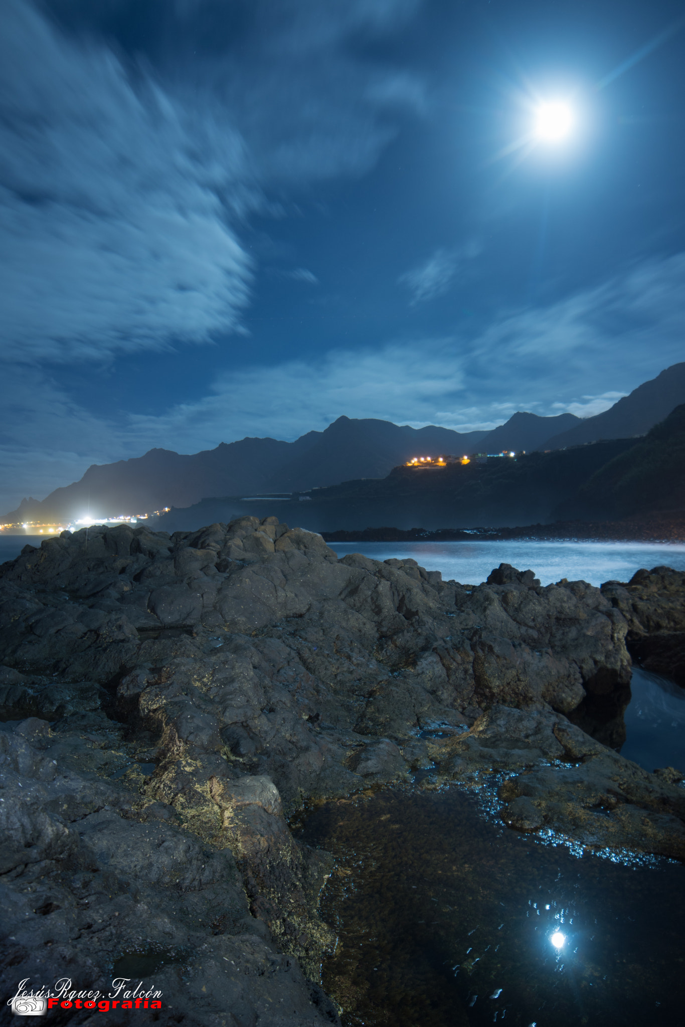 Samyang 14mm F2.8 ED AS IF UMC sample photo. The moon of the sea ii photography