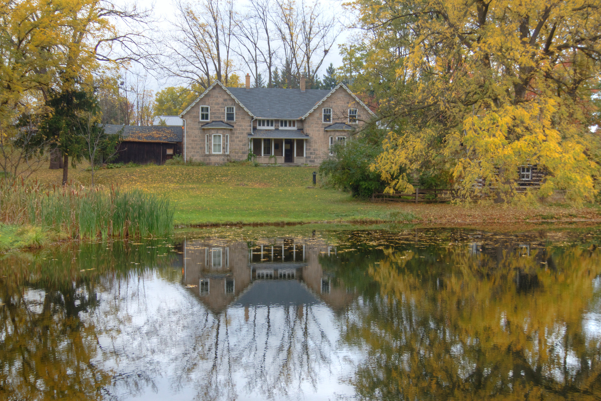 Tamron SP AF 17-50mm F2.8 XR Di II LD Aspherical (IF) sample photo. House by the water. photography