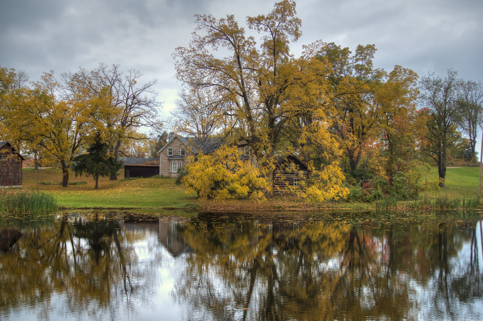 Tamron SP AF 17-50mm F2.8 XR Di II LD Aspherical (IF) sample photo. House by the water. photography