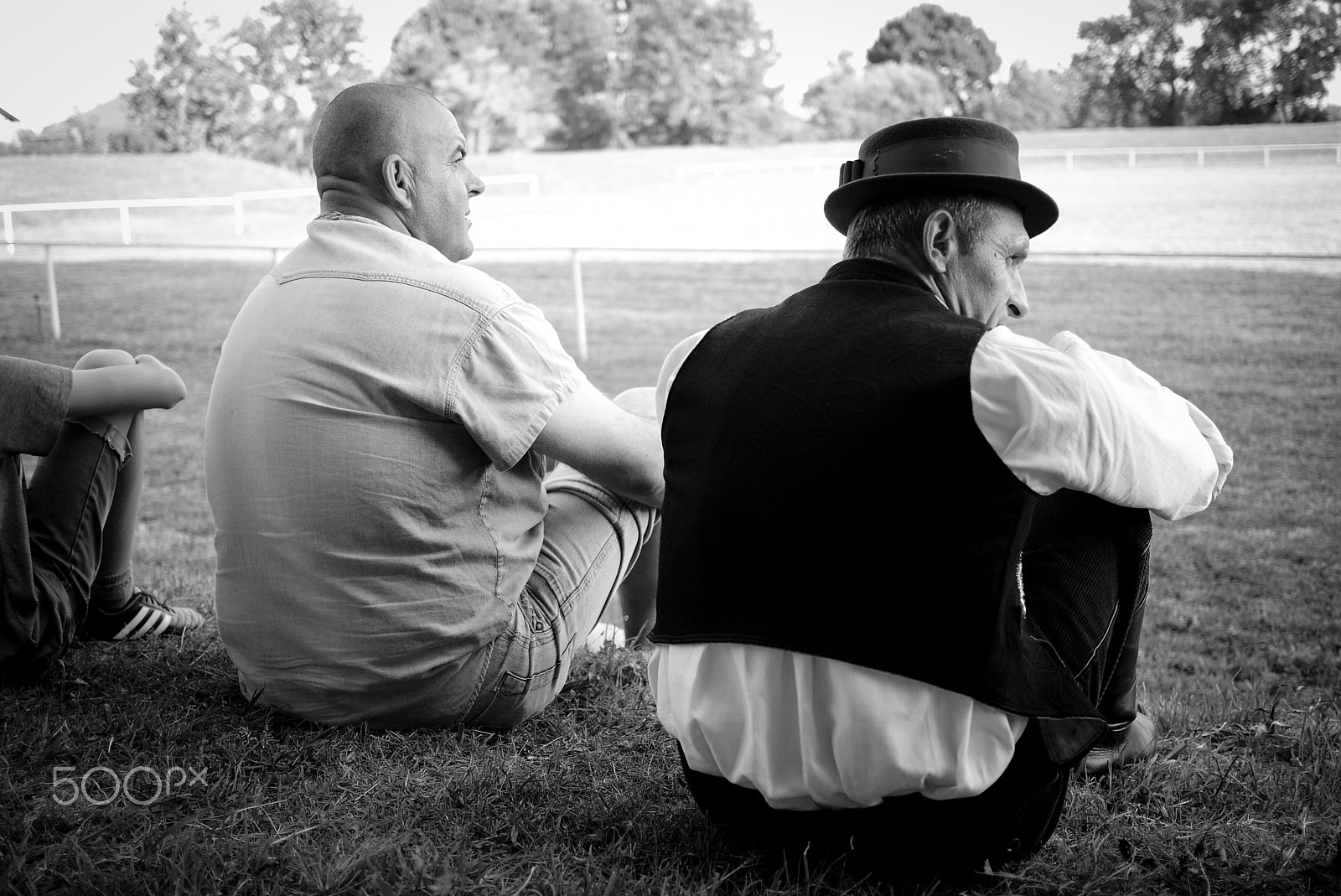 Panasonic Lumix DMC-GF1 + LUMIX G 20/F1.7 II sample photo. Waiting for the race. photography