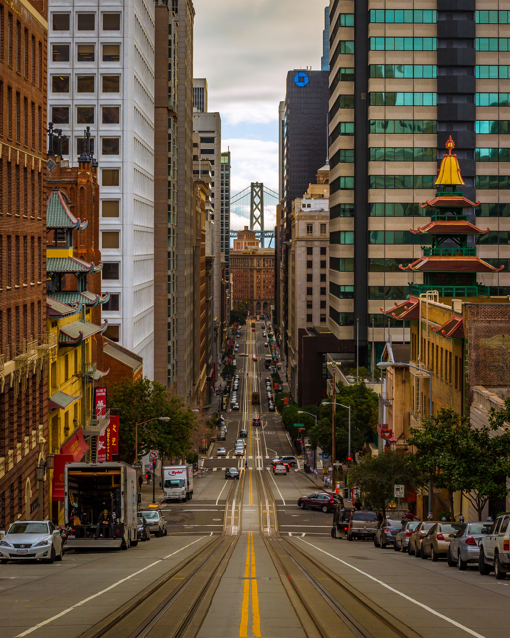 Canon EF-S 17-55mm F2.8 IS USM sample photo. California st morning photography