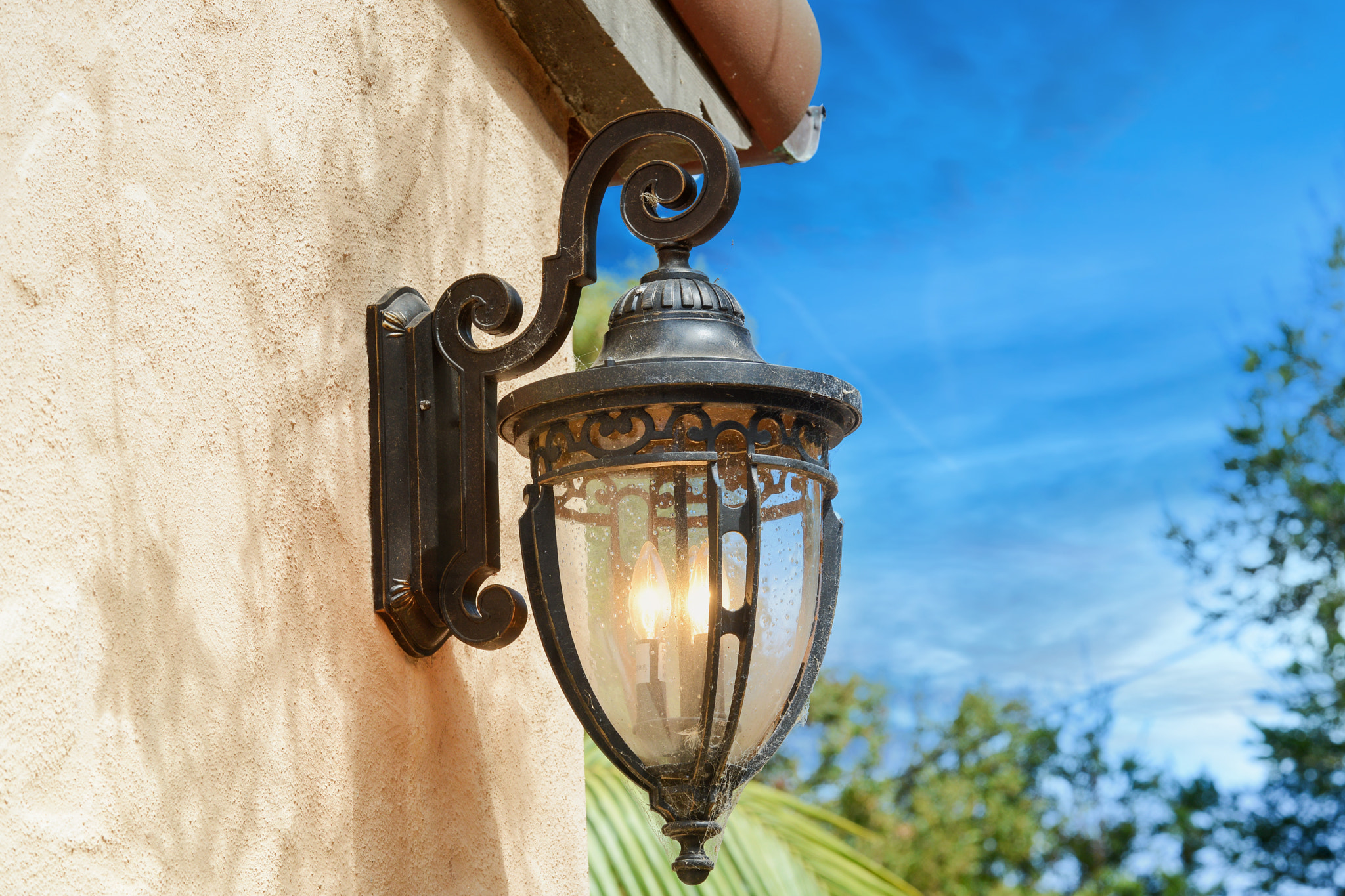 Nikon AF-S Nikkor 70-200mm F4G ED VR sample photo. Lamplight photography