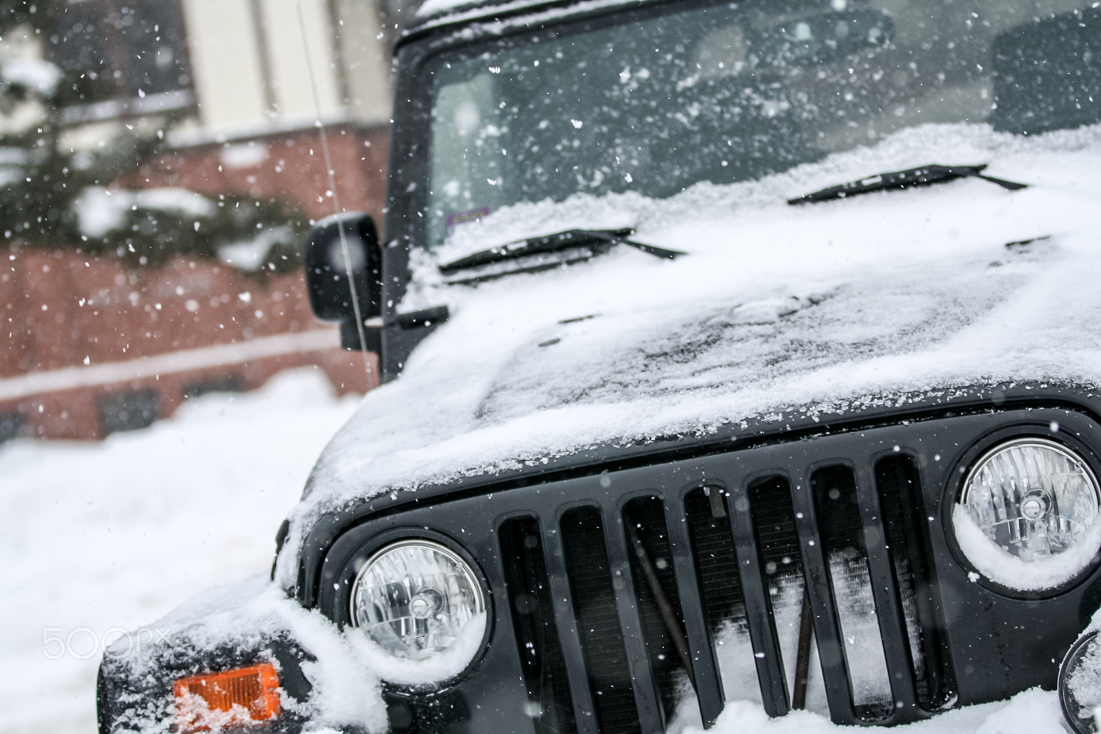 Canon EOS 1000D (EOS Digital Rebel XS / EOS Kiss F) sample photo. Jeep in snow photography