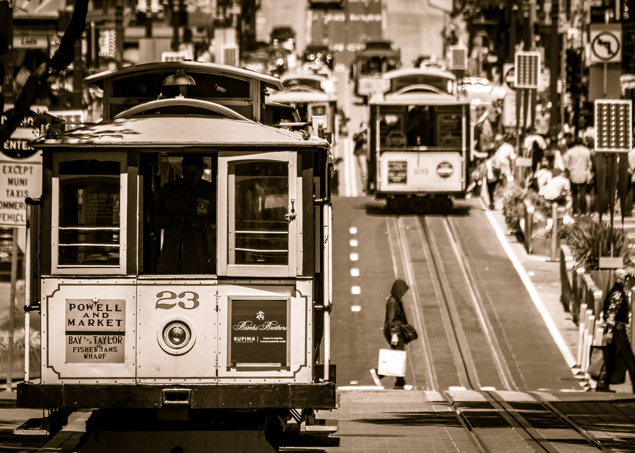 Canon EOS 700D (EOS Rebel T5i / EOS Kiss X7i) + Tamron SP 70-300mm F4-5.6 Di VC USD sample photo. Powell st. cable car photography
