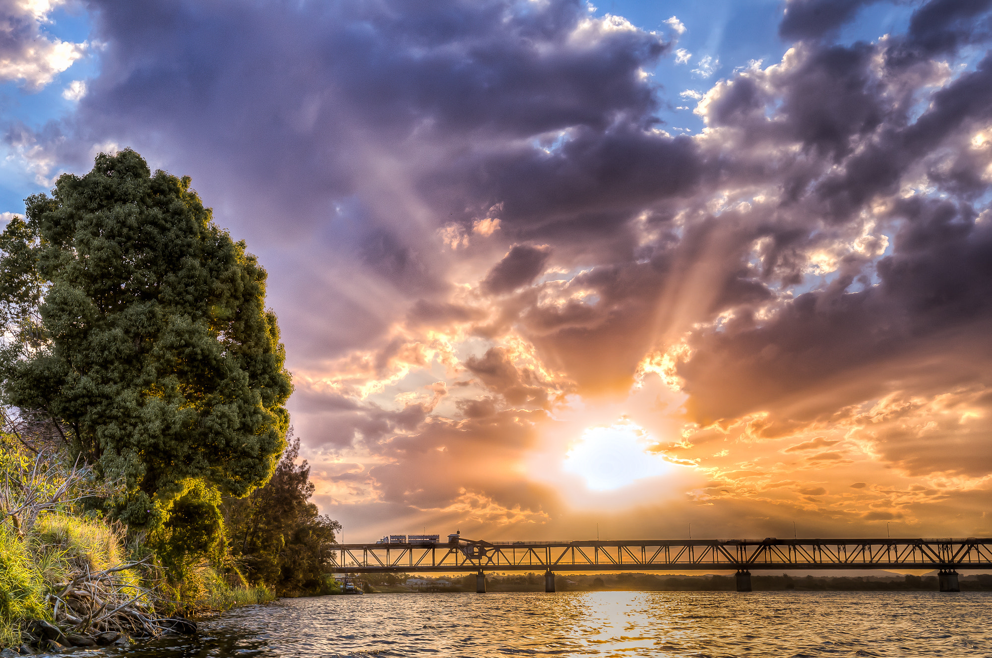 Canon EOS 6D + Canon EF 16-35mm F4L IS USM sample photo. Grafton bridge god fingers photography