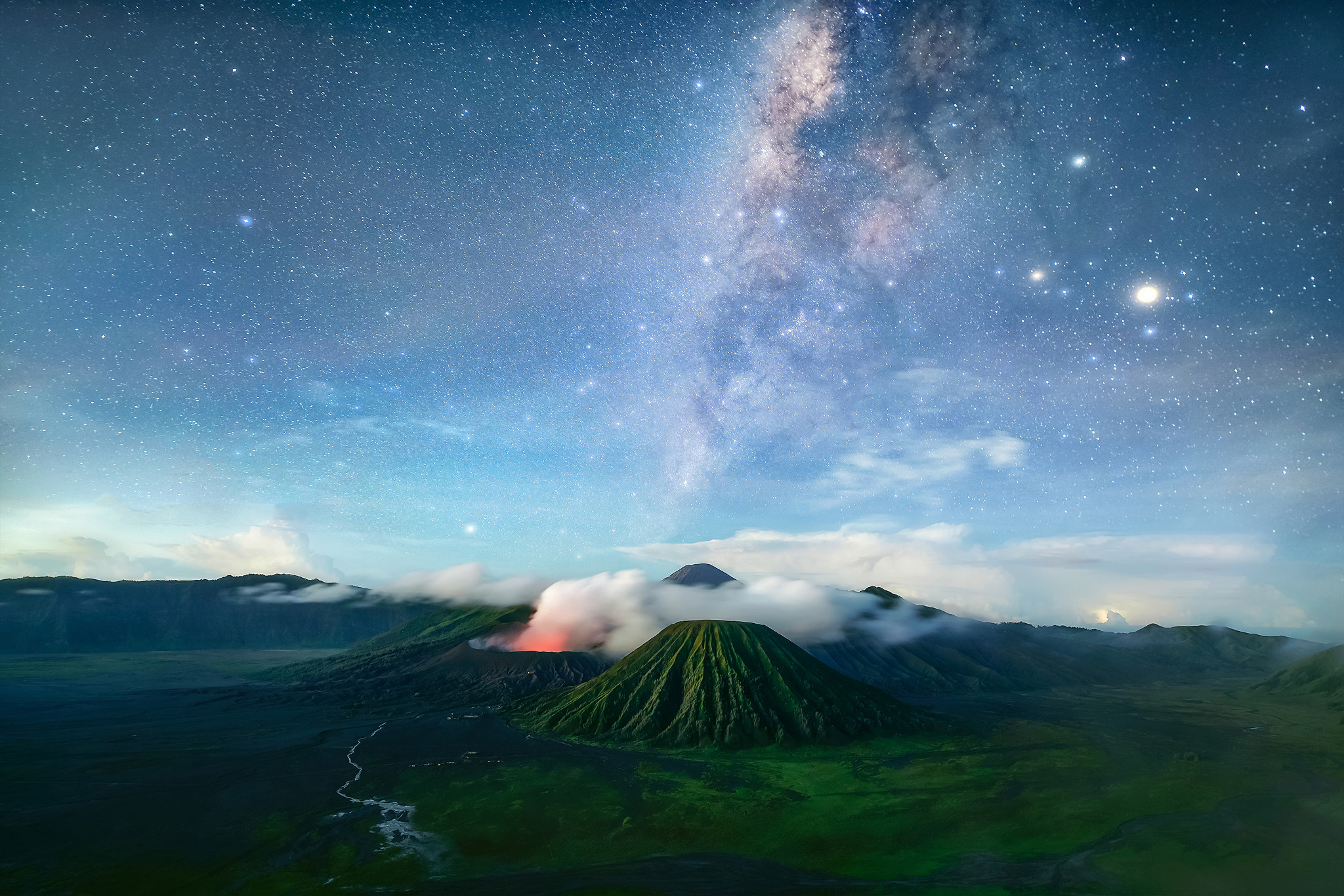 20mm F1.4 sample photo. Bromo photography