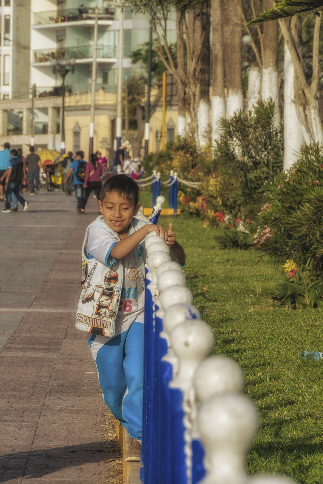 Sony DT 18-250mm F3.5-6.3 sample photo. Kid playing photography