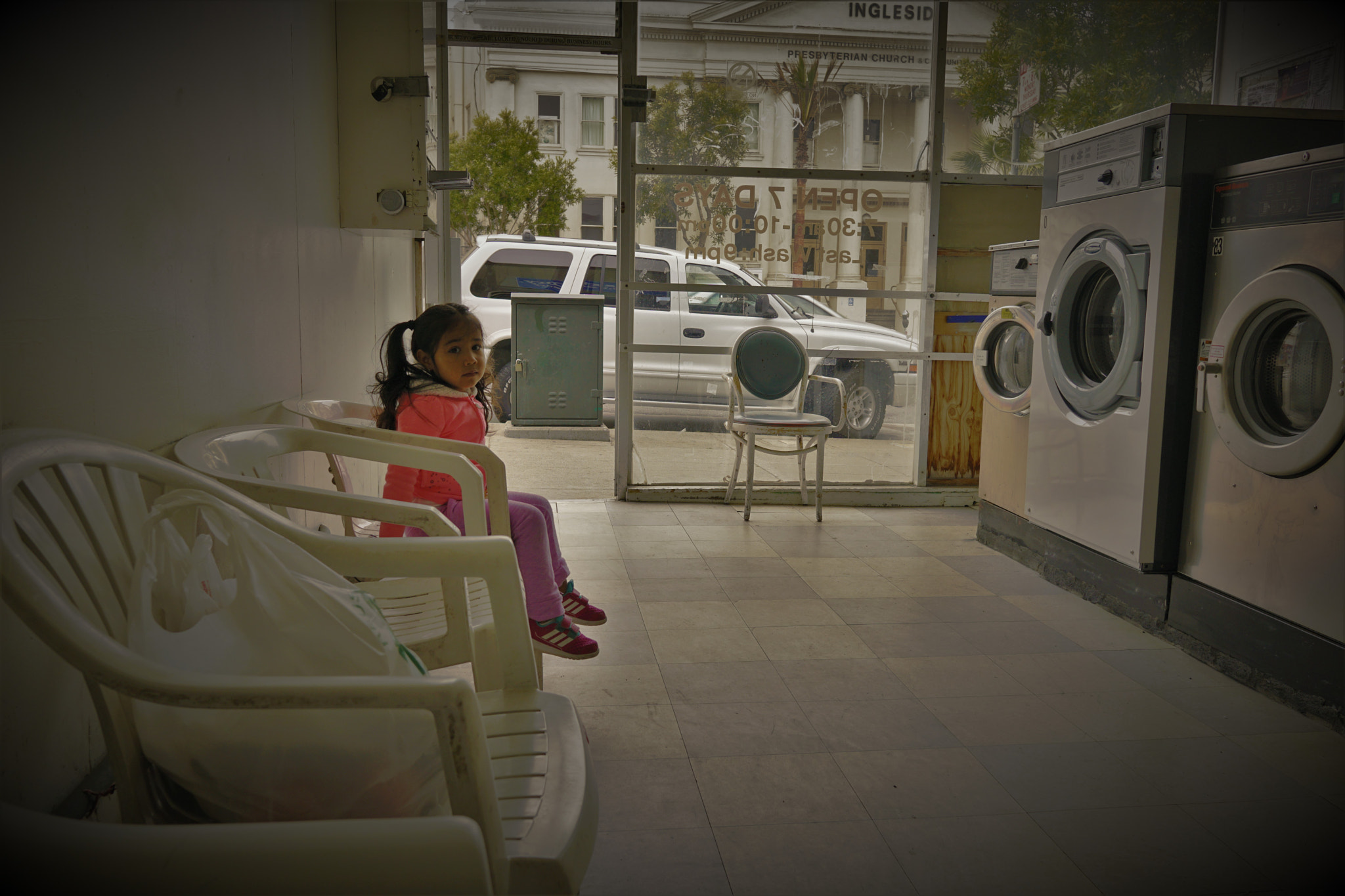 Sony a6300 + Sigma 19mm F2.8 EX DN sample photo. Laundromat photography