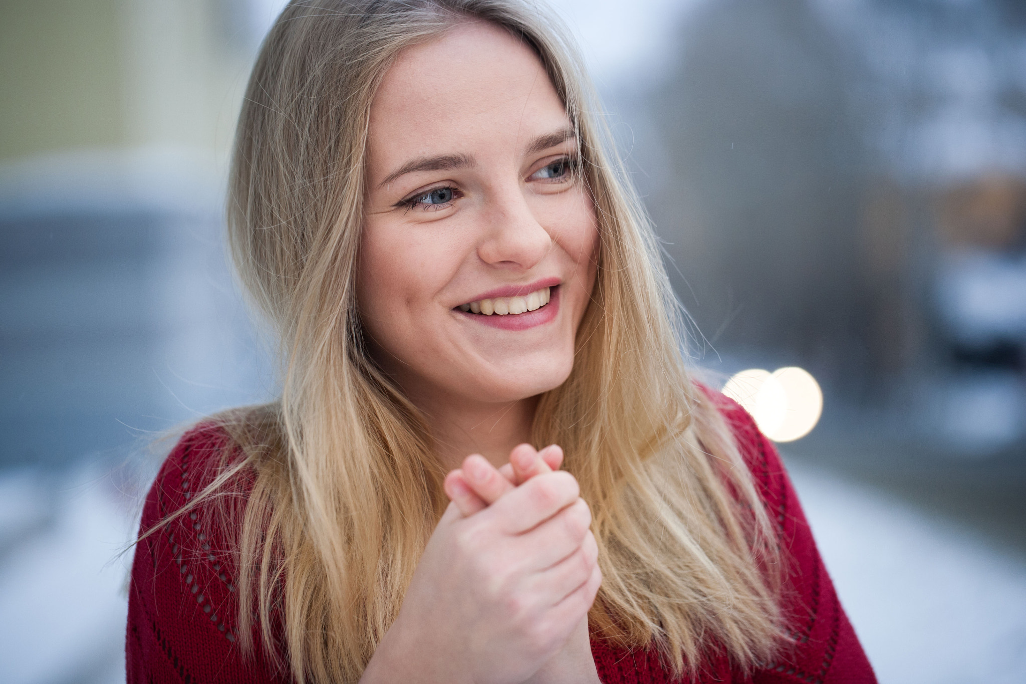 Canon EF 100mm F2.8L Macro IS USM sample photo. Positive girl photography