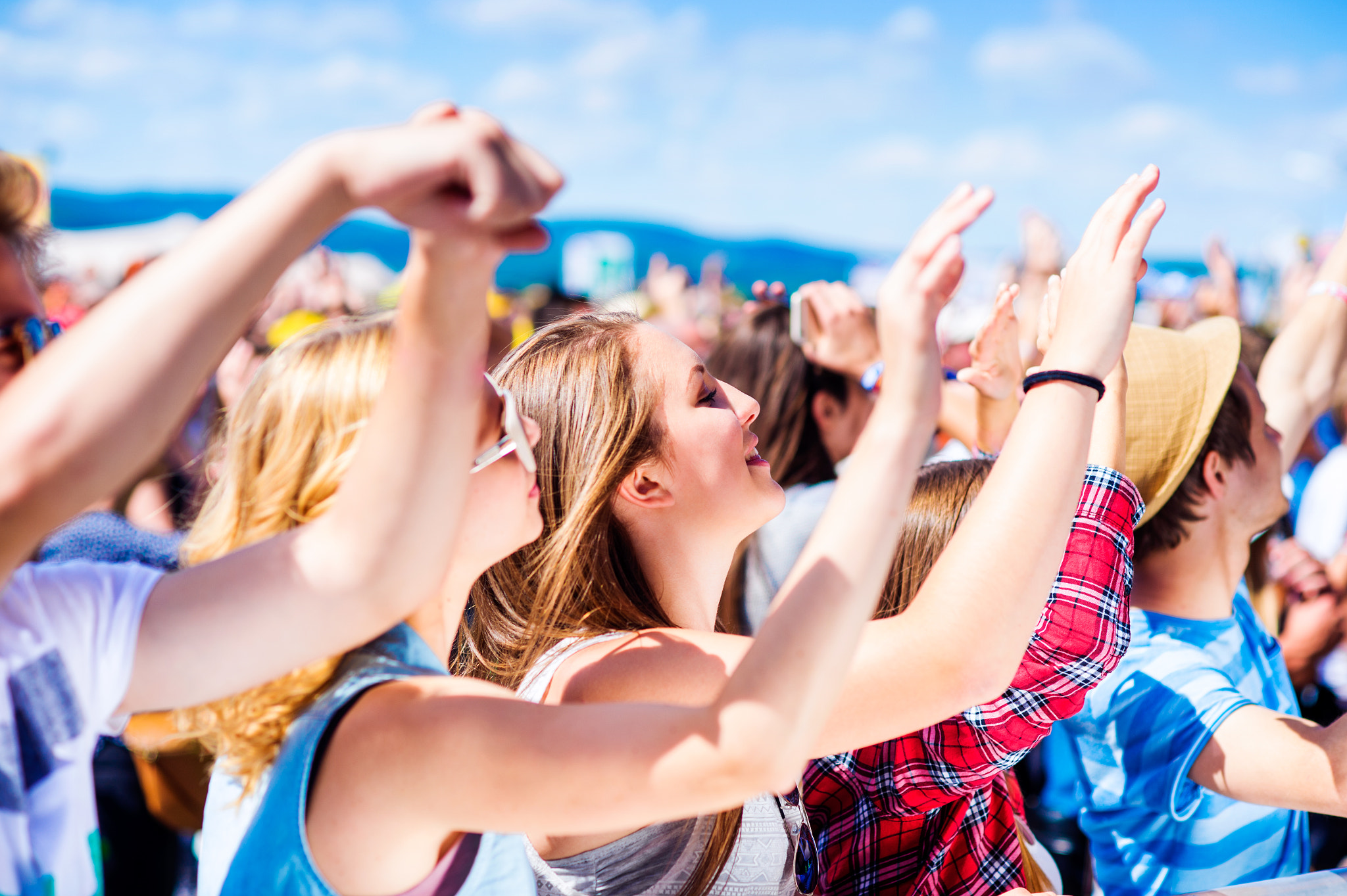 Nikon D4S + Nikon AF Nikkor 85mm F1.8D sample photo. Teenagers at summer music festival having good time photography