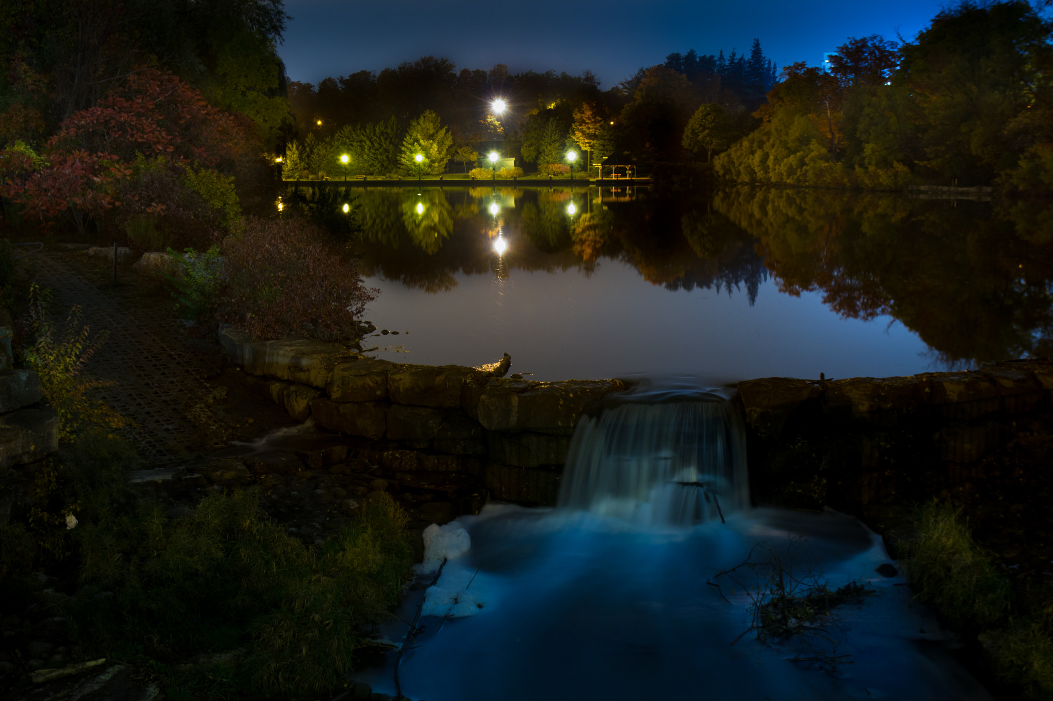 Canon EOS 600D (Rebel EOS T3i / EOS Kiss X5) + Canon EF 17-40mm F4L USM sample photo. Fall and falls! photography