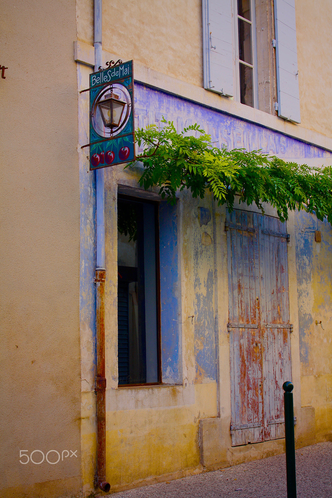 Canon EOS 450D (EOS Rebel XSi / EOS Kiss X2) sample photo. A lourmarin photography