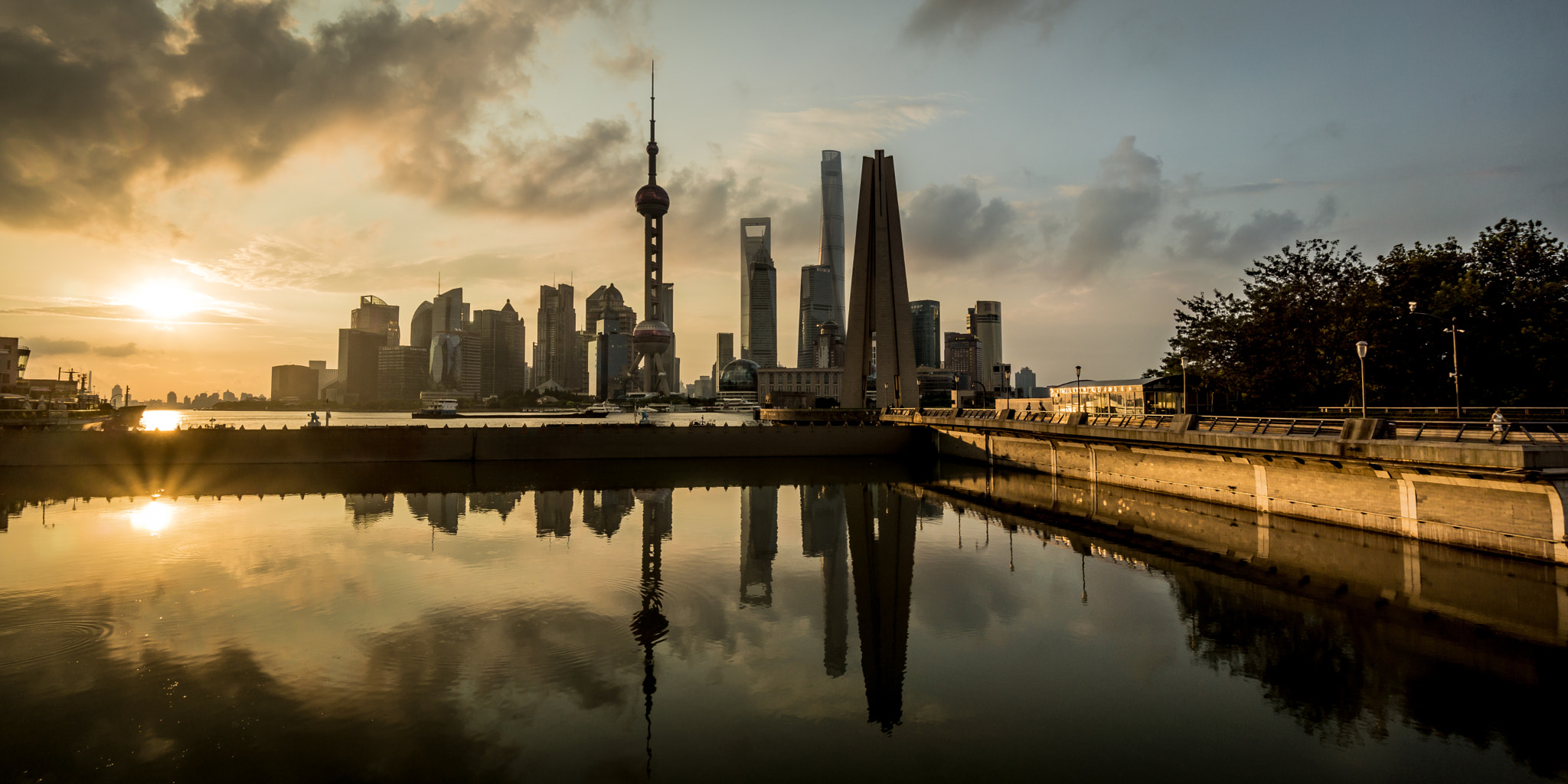 Sony Alpha NEX-7 + Sony E 10-18mm F4 OSS sample photo. The reflection of pudong's sunrise photography