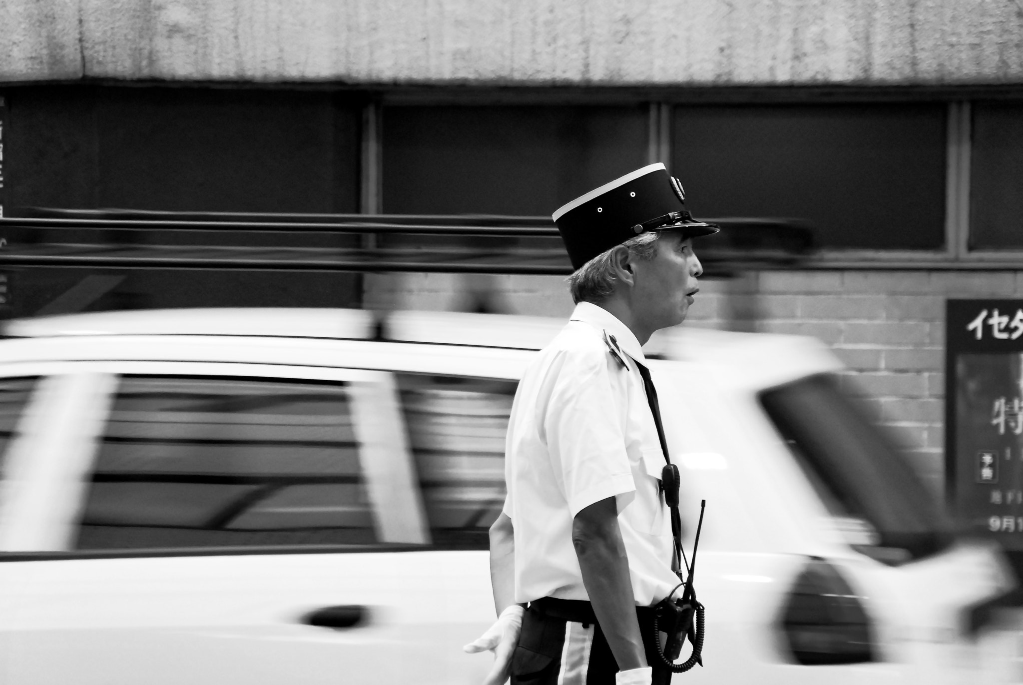 Nikon D80 + Sigma 18-200mm F3.5-6.3 DC sample photo. Police photography