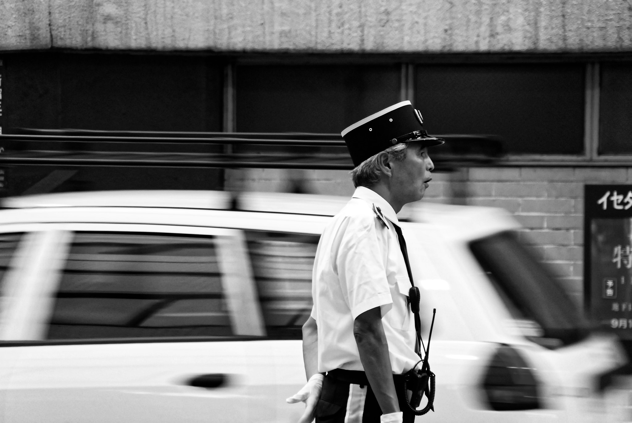 Nikon D80 + Sigma 18-200mm F3.5-6.3 DC sample photo. Police photography