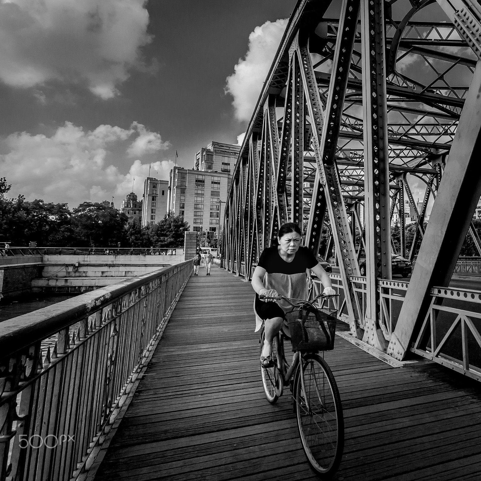 Sony Alpha NEX-7 + Sony E 10-18mm F4 OSS sample photo. Get out of my way! photography